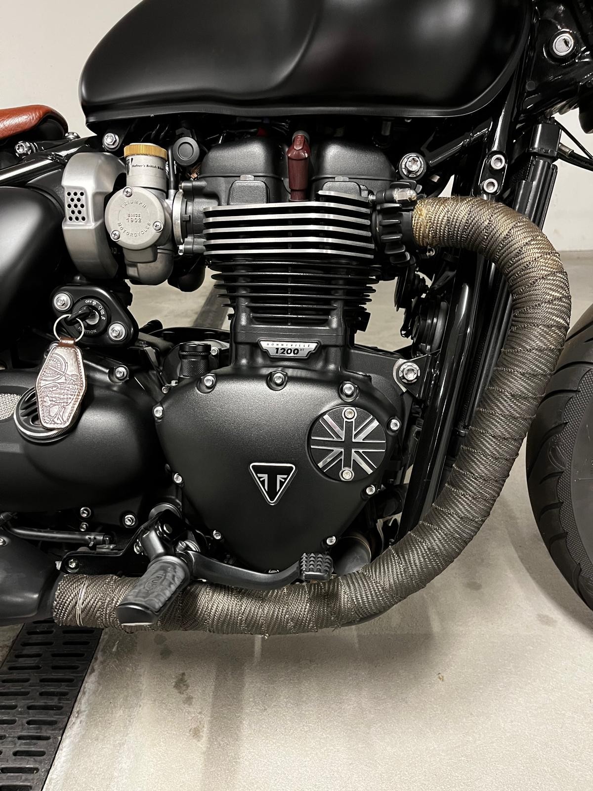 TRIUMPH Bonneville 1200 Bobber Black ABS-image-7