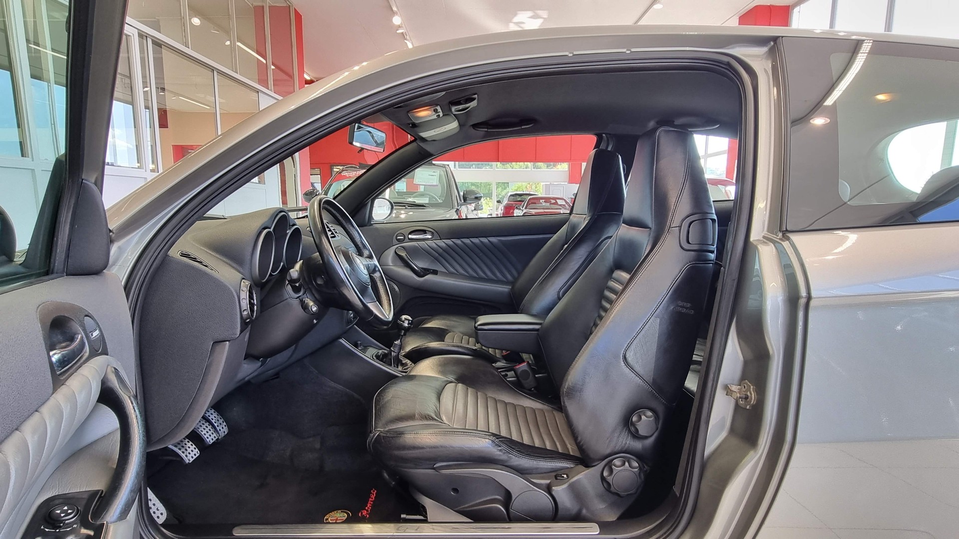 ALFA ROMEO 147 3.2 GTA-image-12