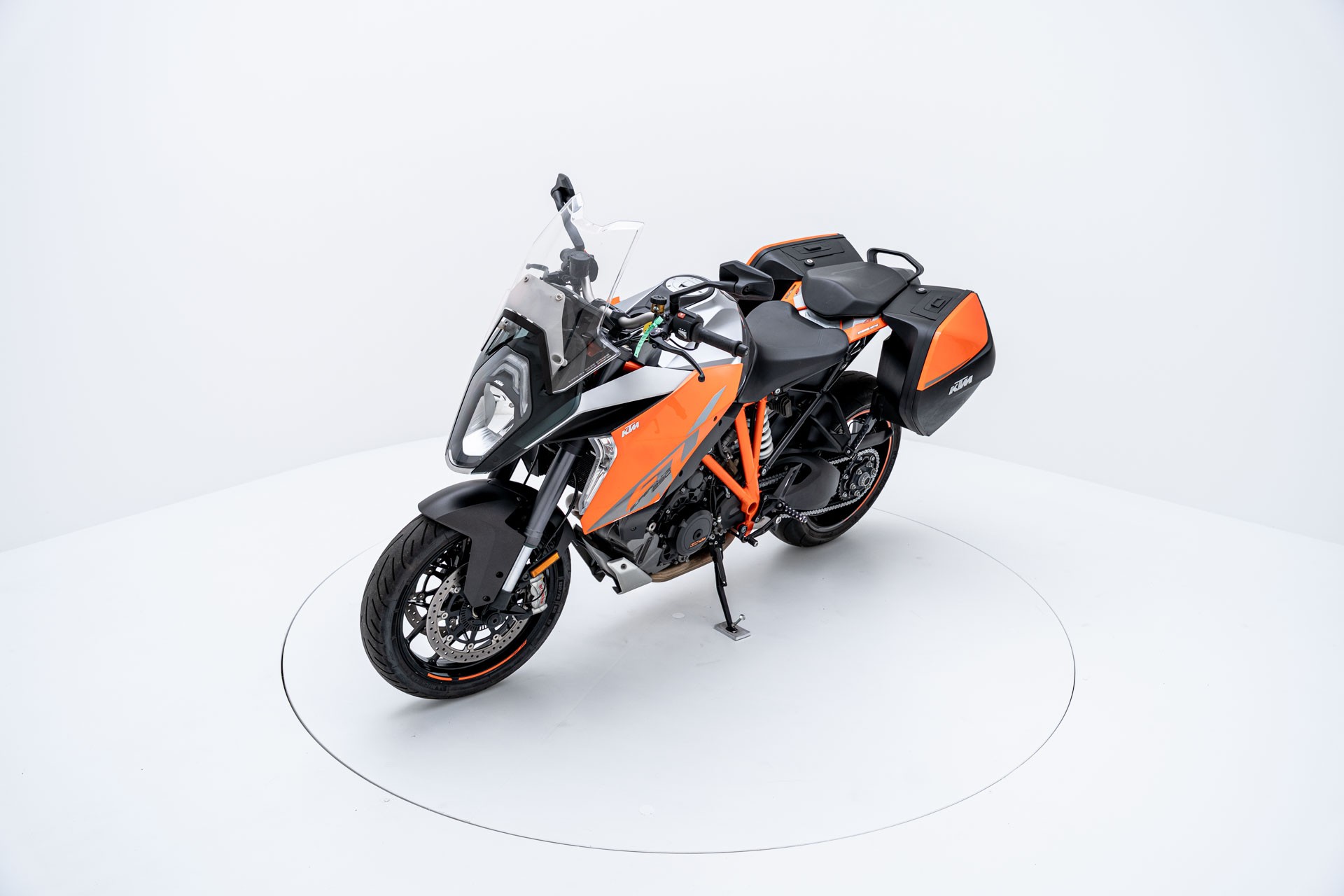 KTM 1290 Super Duke GT-image-2