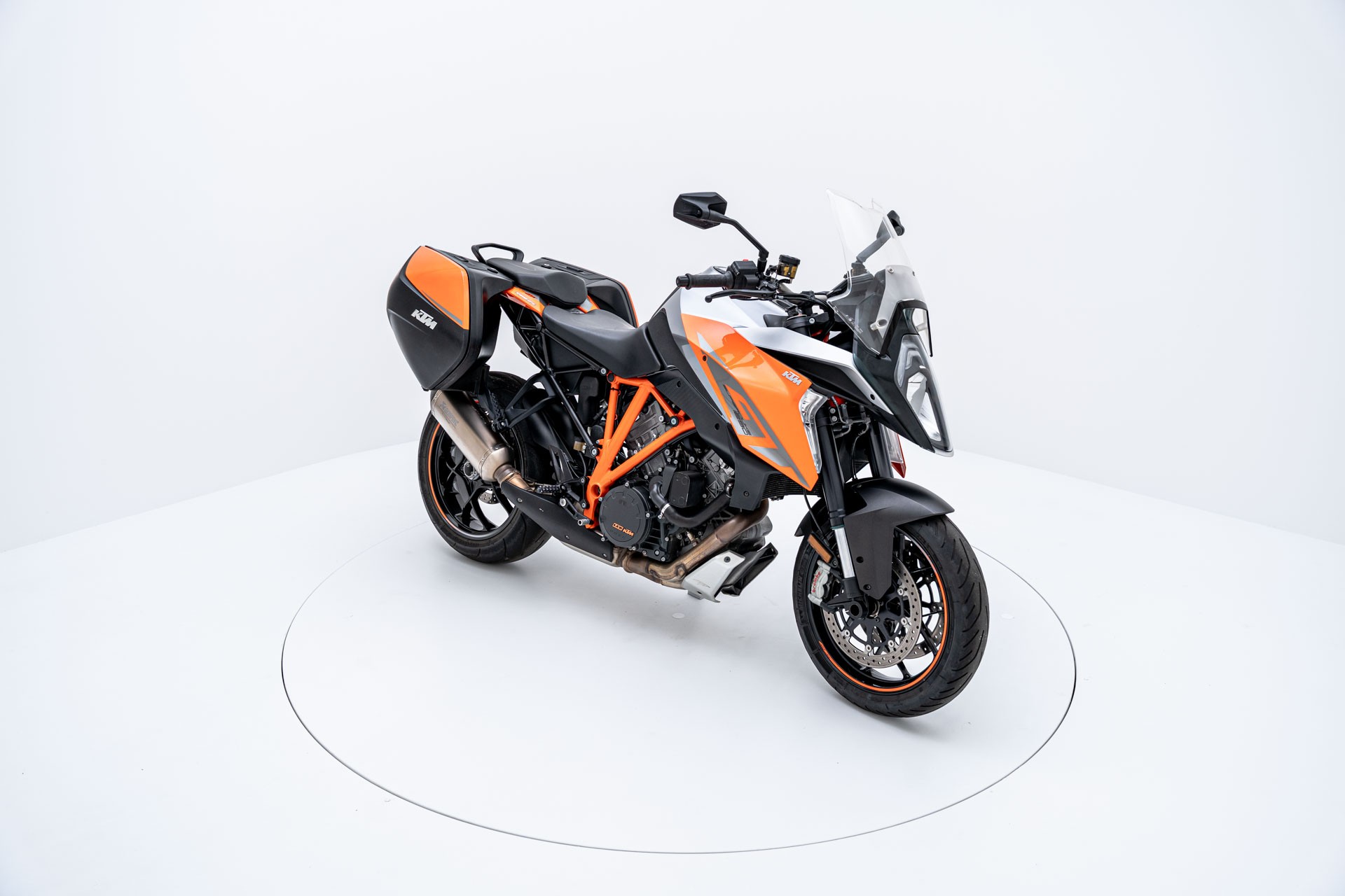 KTM 1290 Super Duke GT-image-1