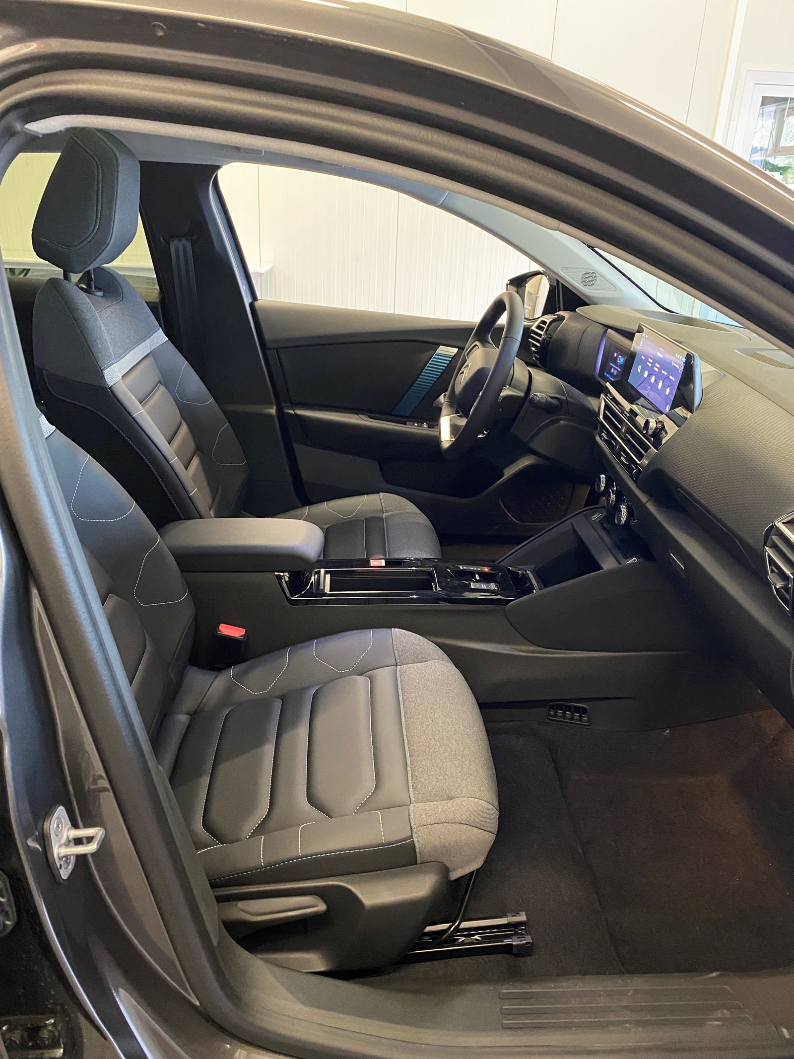 CITROEN C4 X 100 kW Shine-image-11