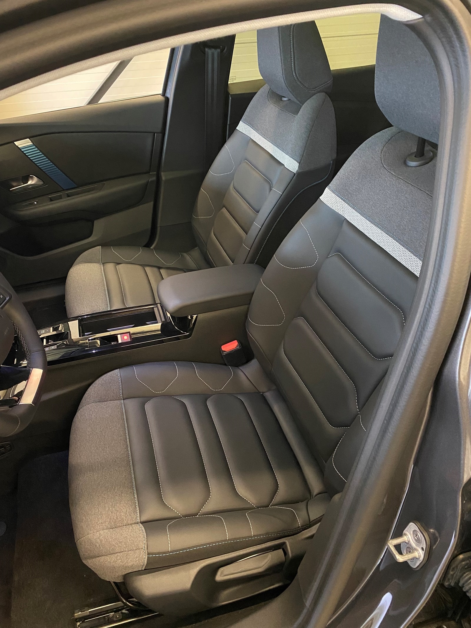 CITROEN C4 X 100 kW Shine-image-10