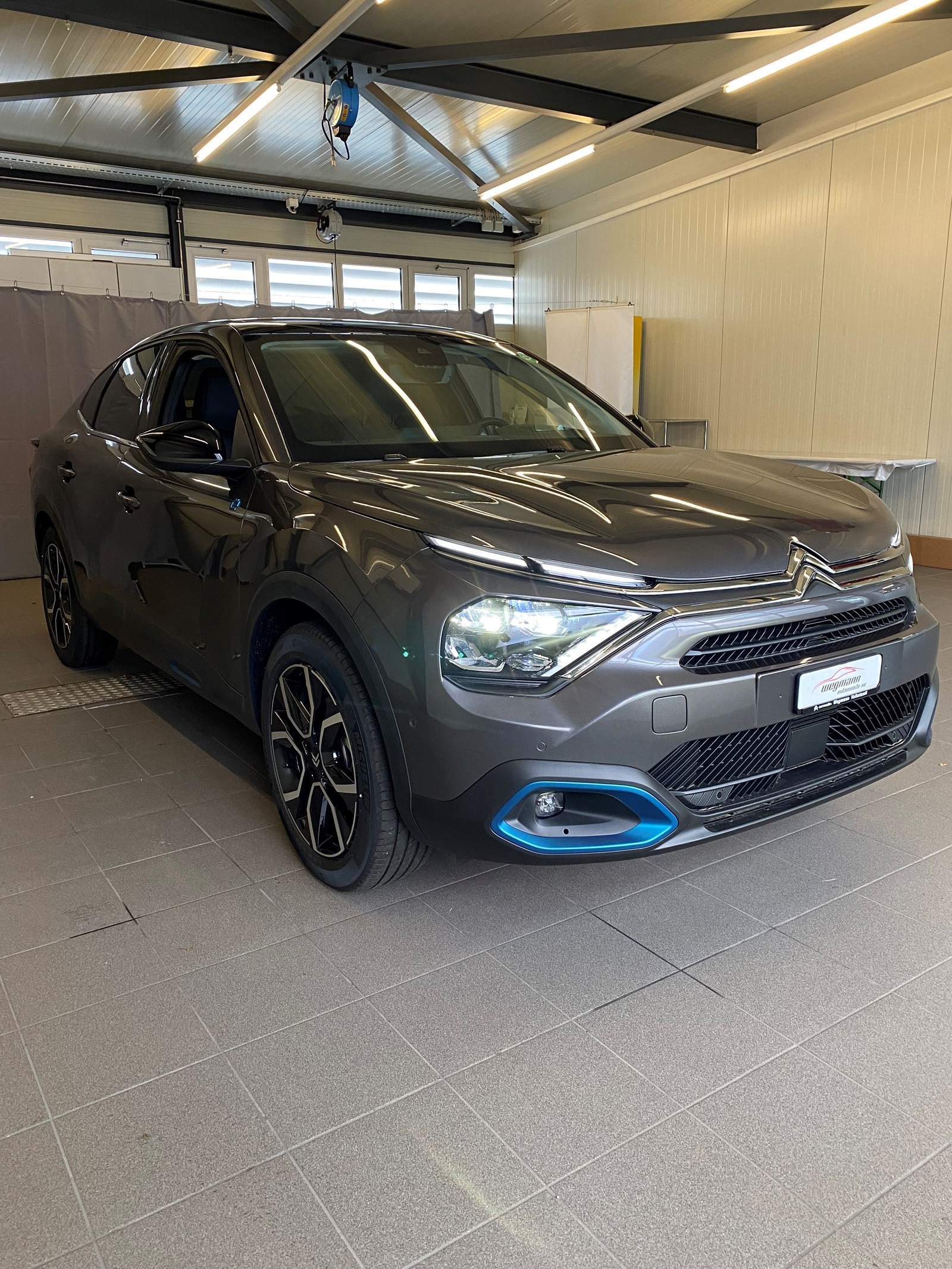 CITROEN C4 X 100 kW Shine-showroom-element-2