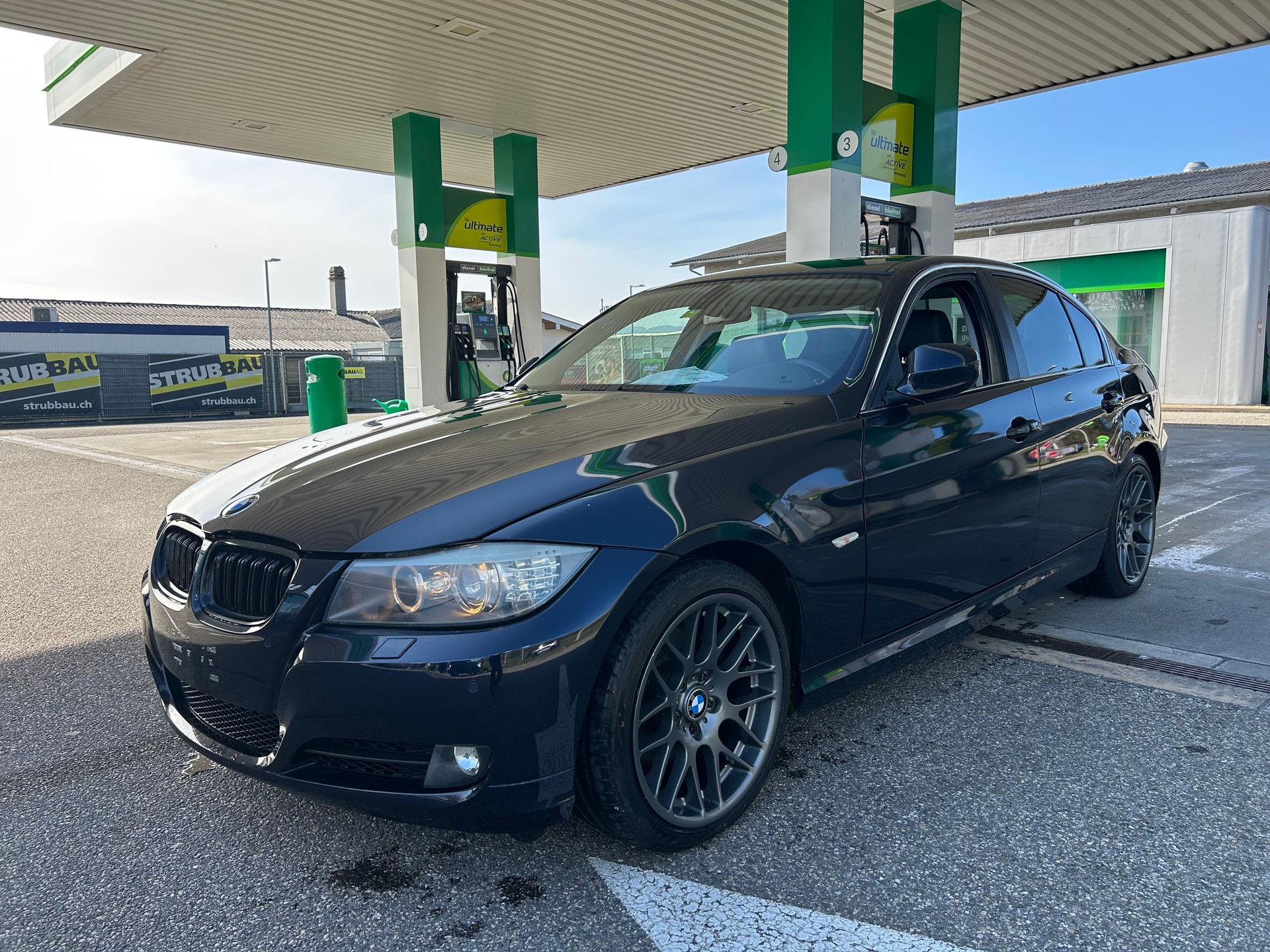 BMW 325i x-Drive-image-1