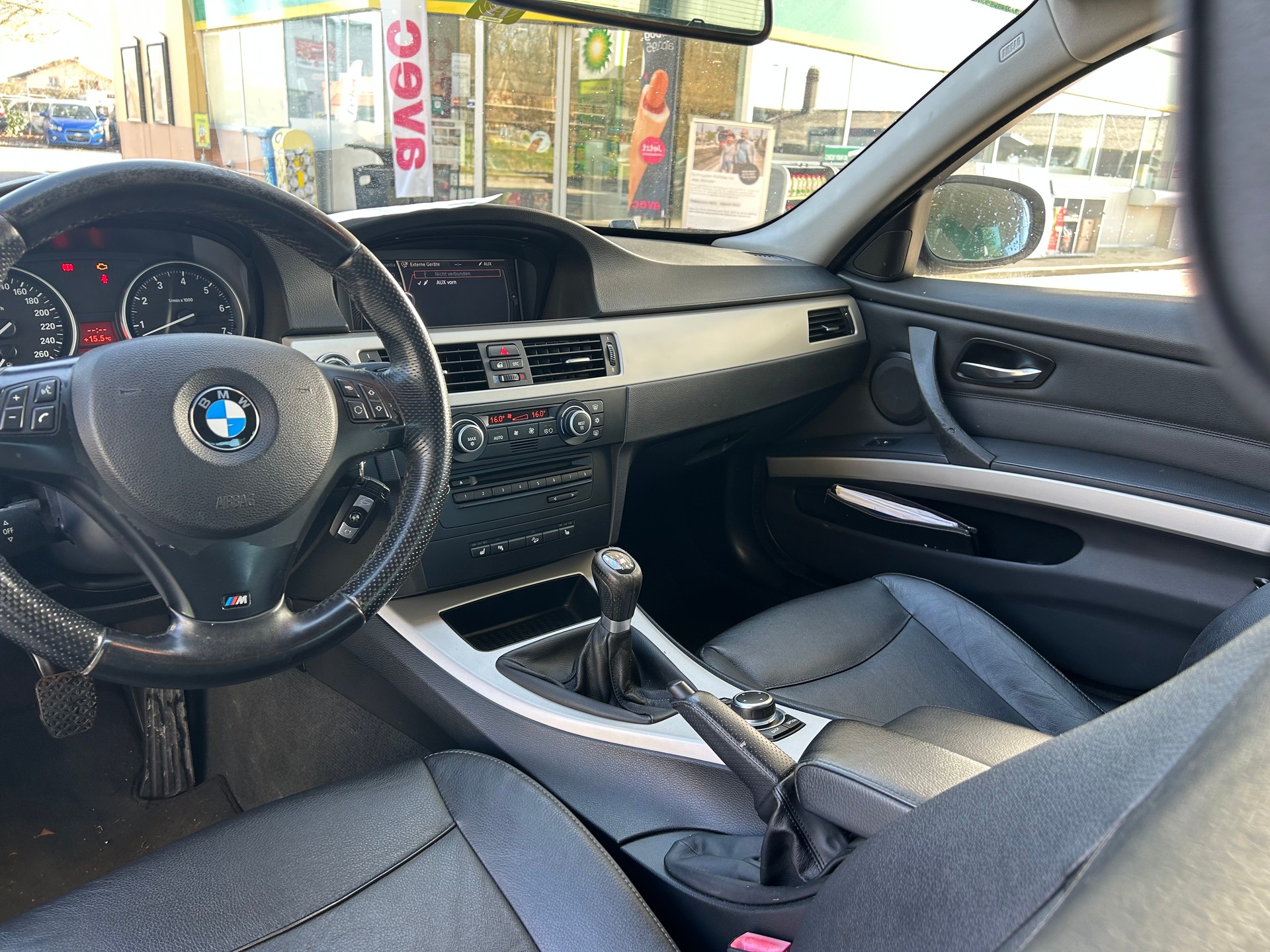 BMW 325i x-Drive-image-10
