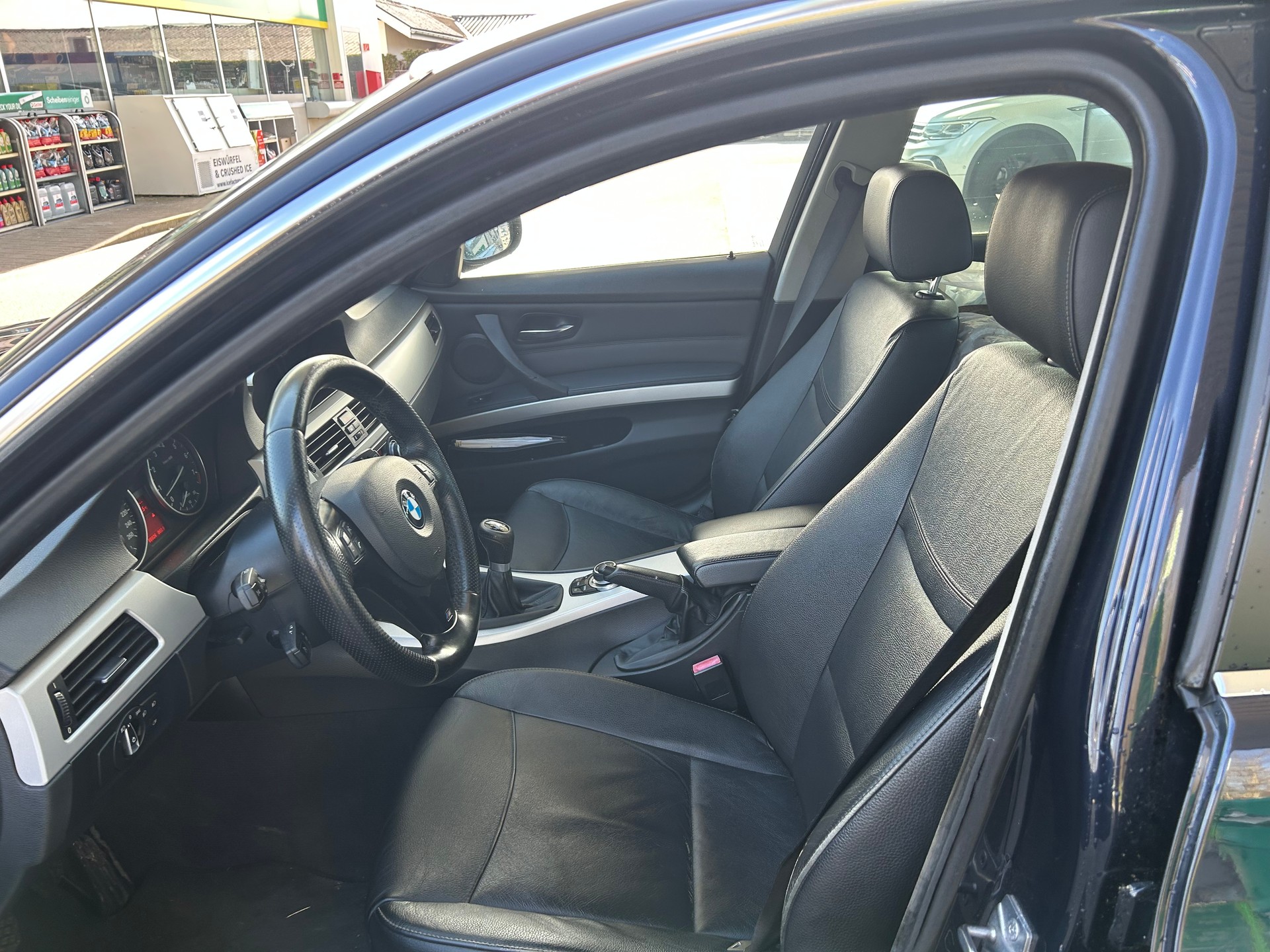 BMW 325i x-Drive-image-8