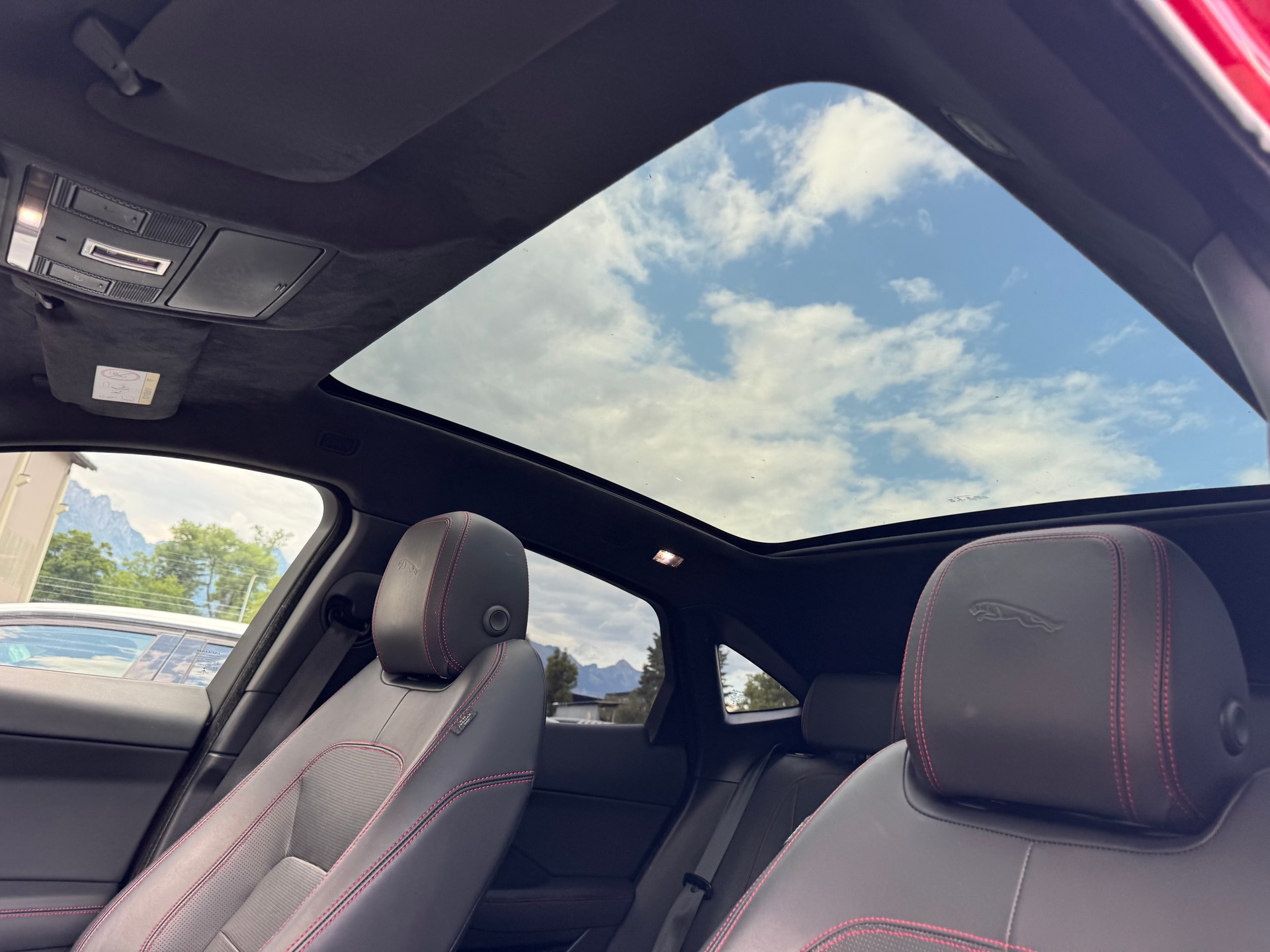 JAGUAR E-Pace 2.0d D180 R-Dynamic HSE AWD Automatik-image-13