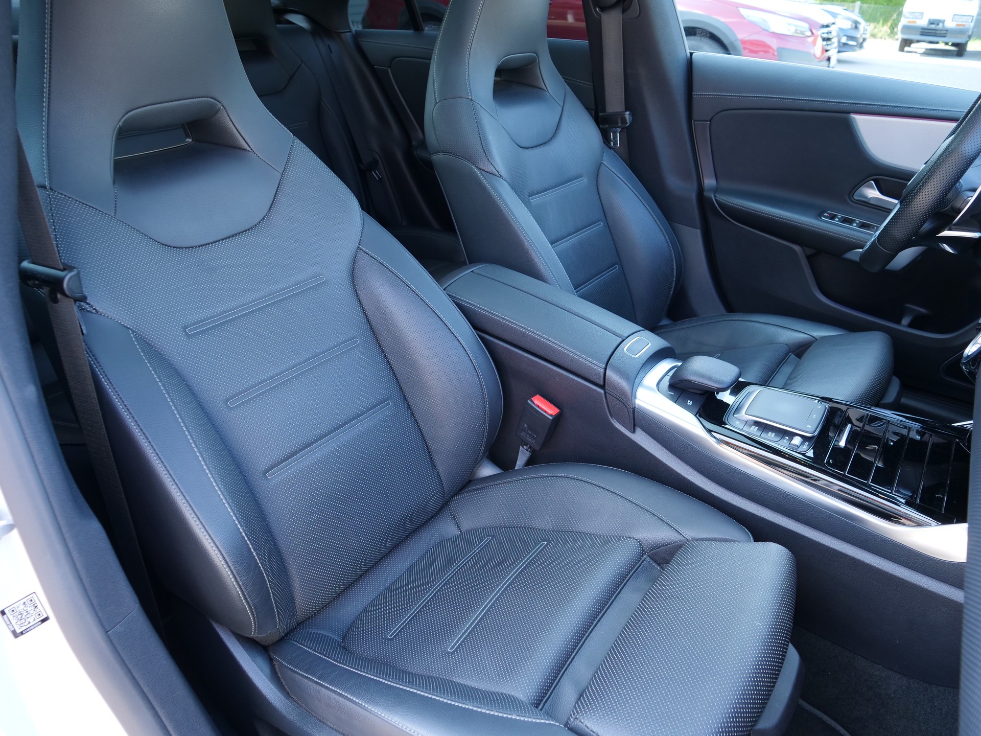 MERCEDES-BENZ CLA 45 S AMG 4Matic+ 8G-DCT-image-8
