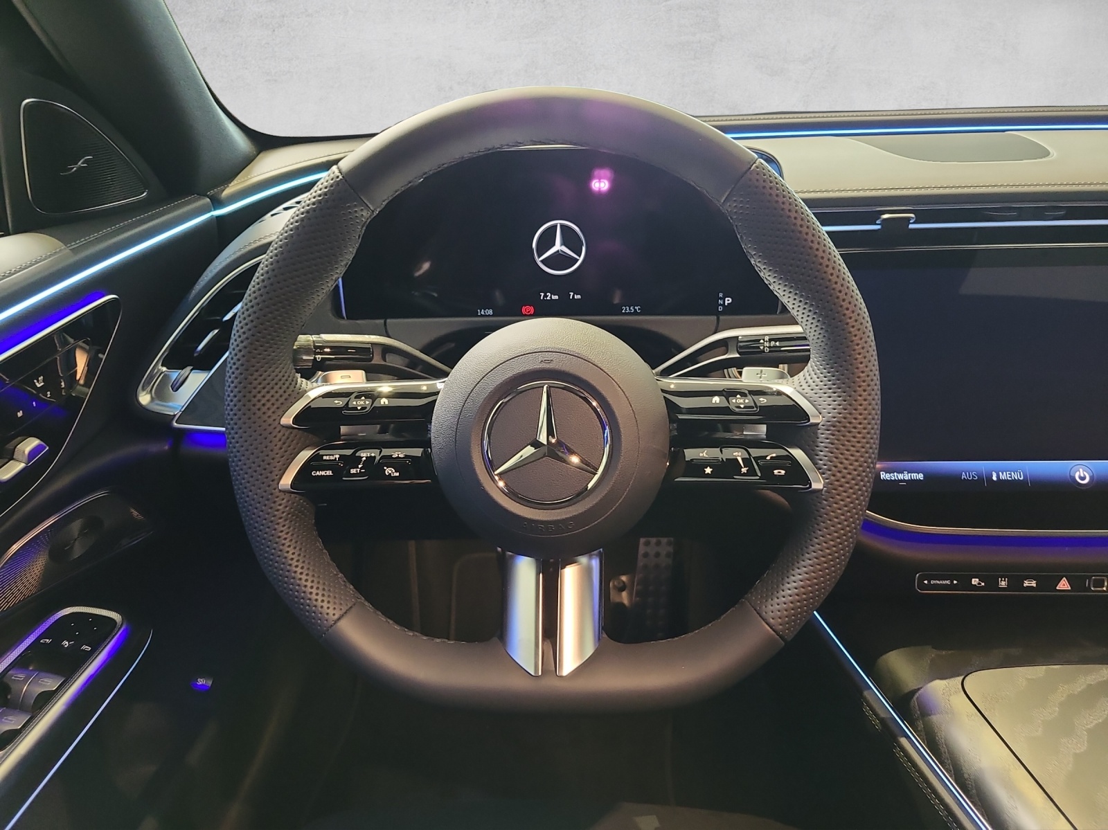 MERCEDES-BENZ E 220 d 4Matic 9G-Tronic-image-12