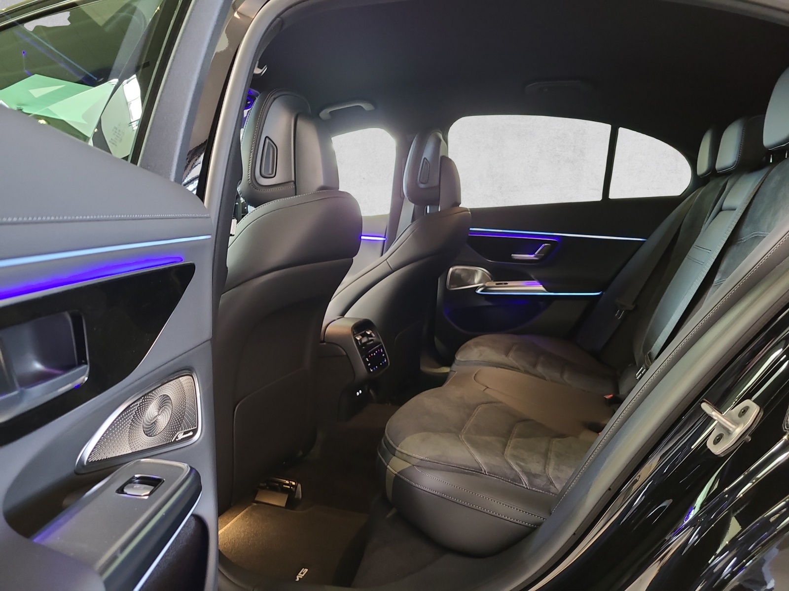 MERCEDES-BENZ E 220 d 4Matic 9G-Tronic-image-10