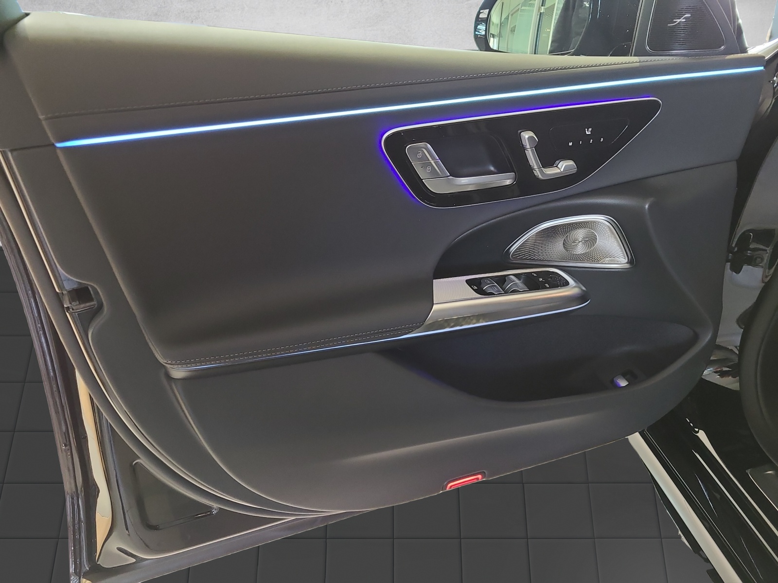 MERCEDES-BENZ E 220 d 4Matic 9G-Tronic-image-8