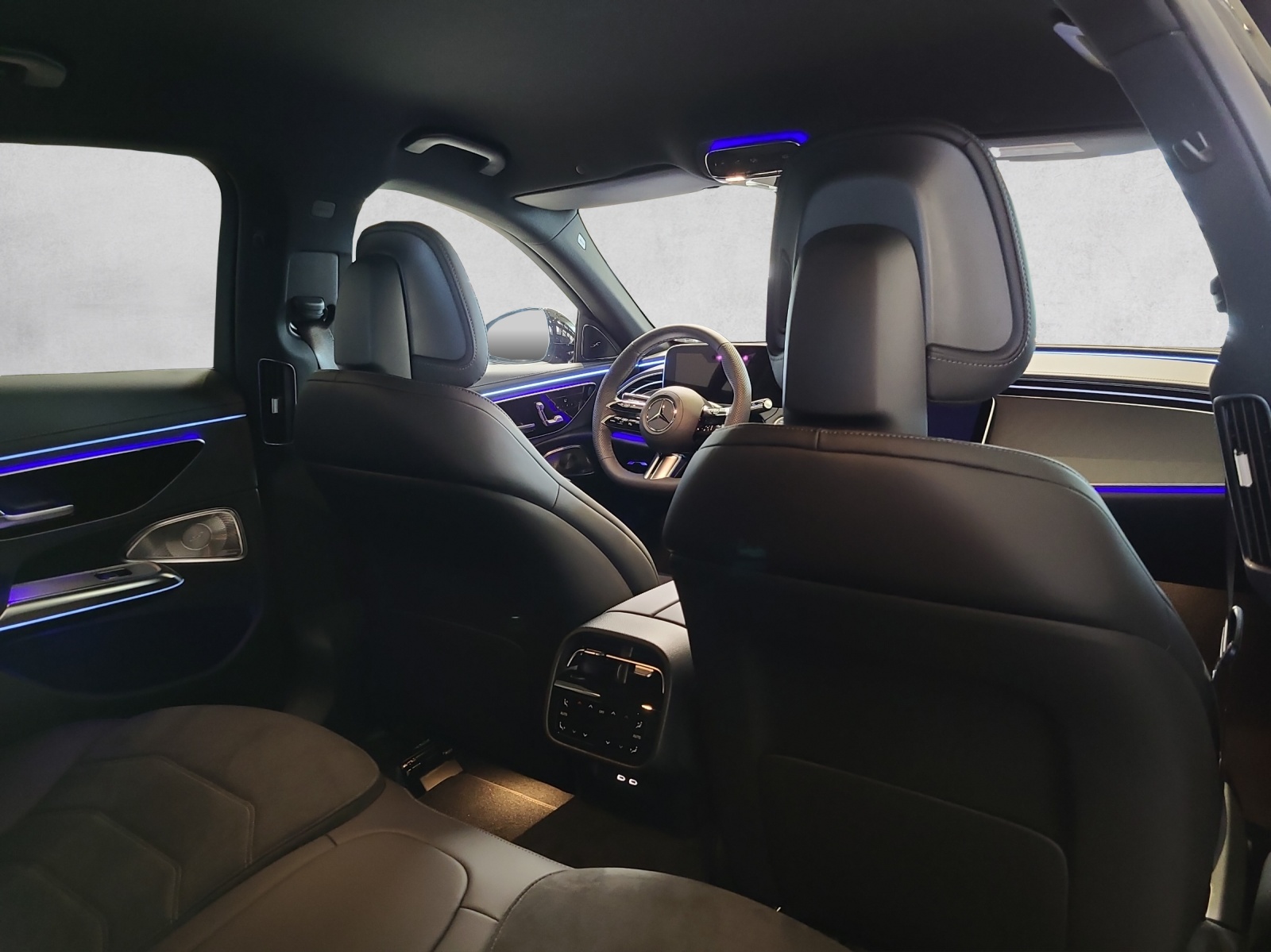 MERCEDES-BENZ E 220 d 4Matic 9G-Tronic-image-14