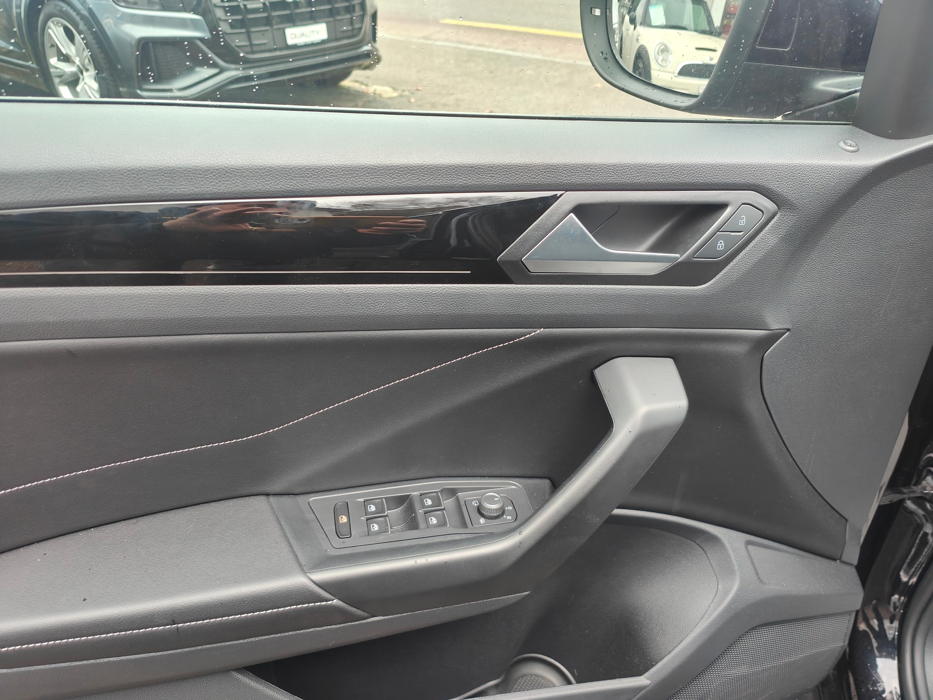 VW T-Roc 2.0 TSI R-Line DSG 4Motion-image-9