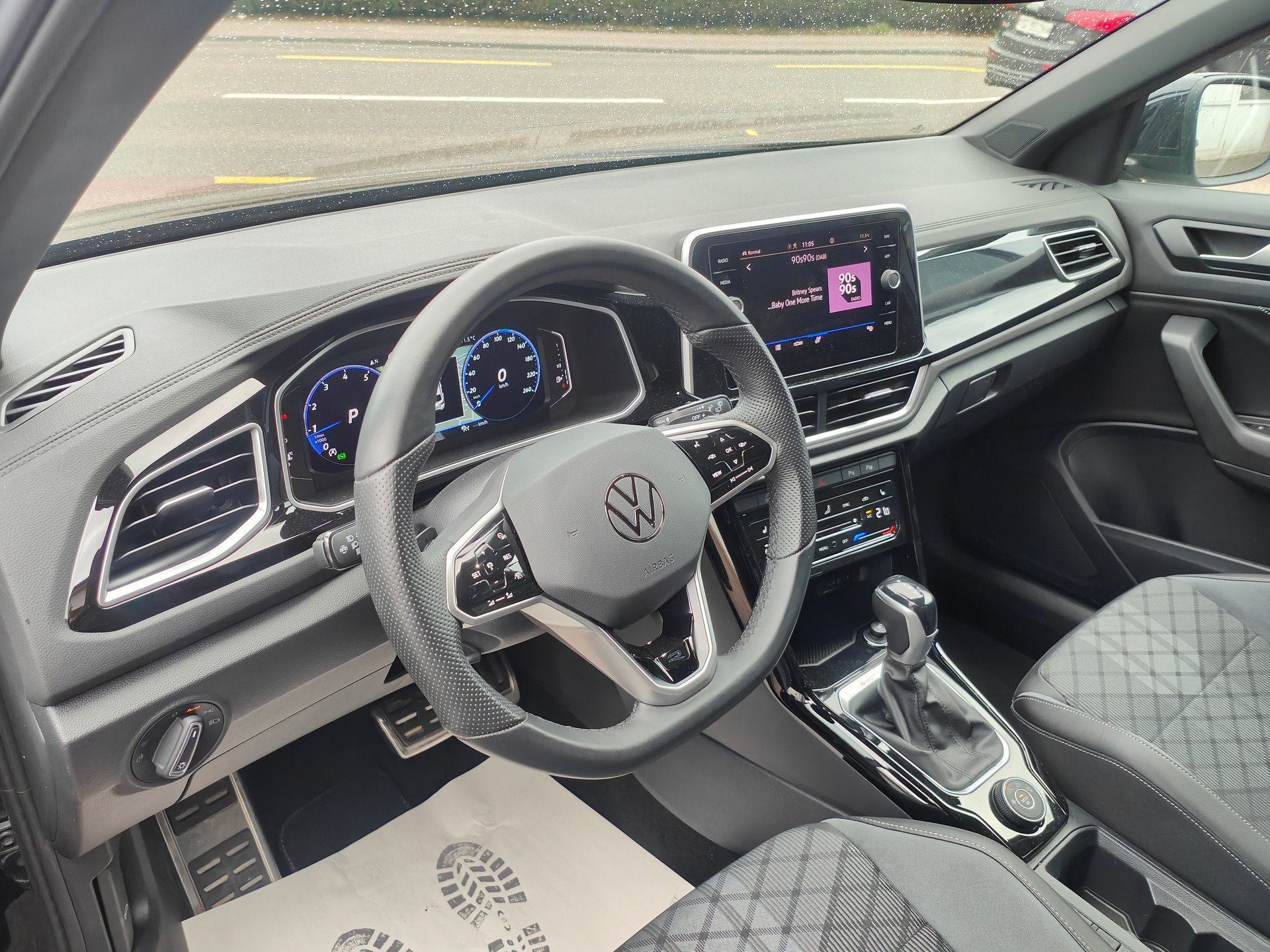 VW T-Roc 2.0 TSI R-Line DSG 4Motion-image-6