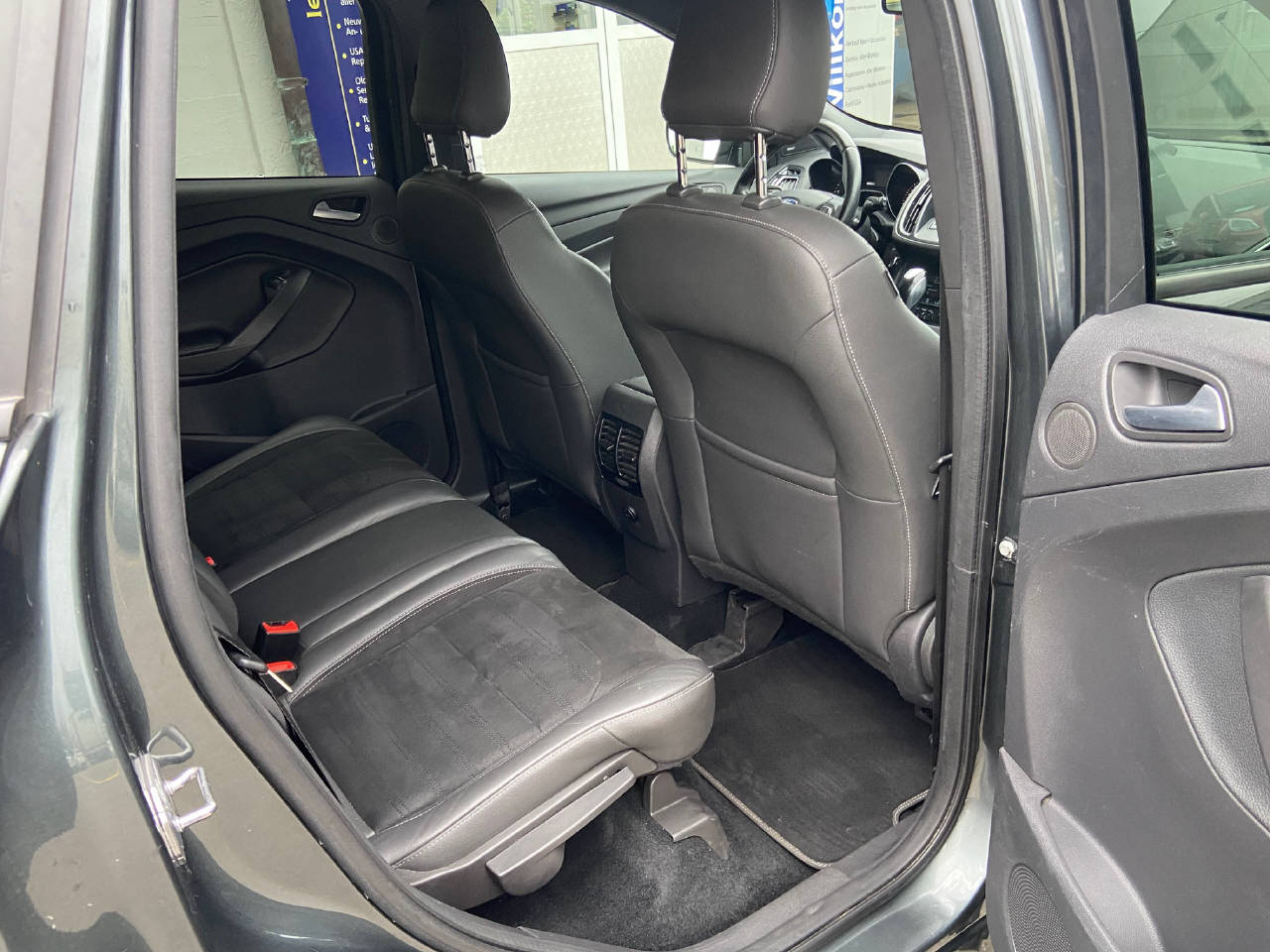 FORD Kuga 2.0 TDCi 150 ST-Line FPS-image-10