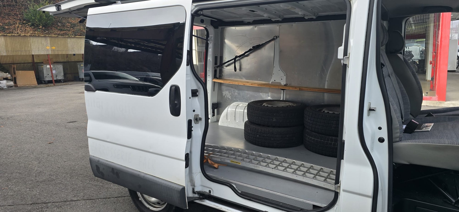 RENAULT Trafic 2.5 dCi 2.9t L1H1-image-7