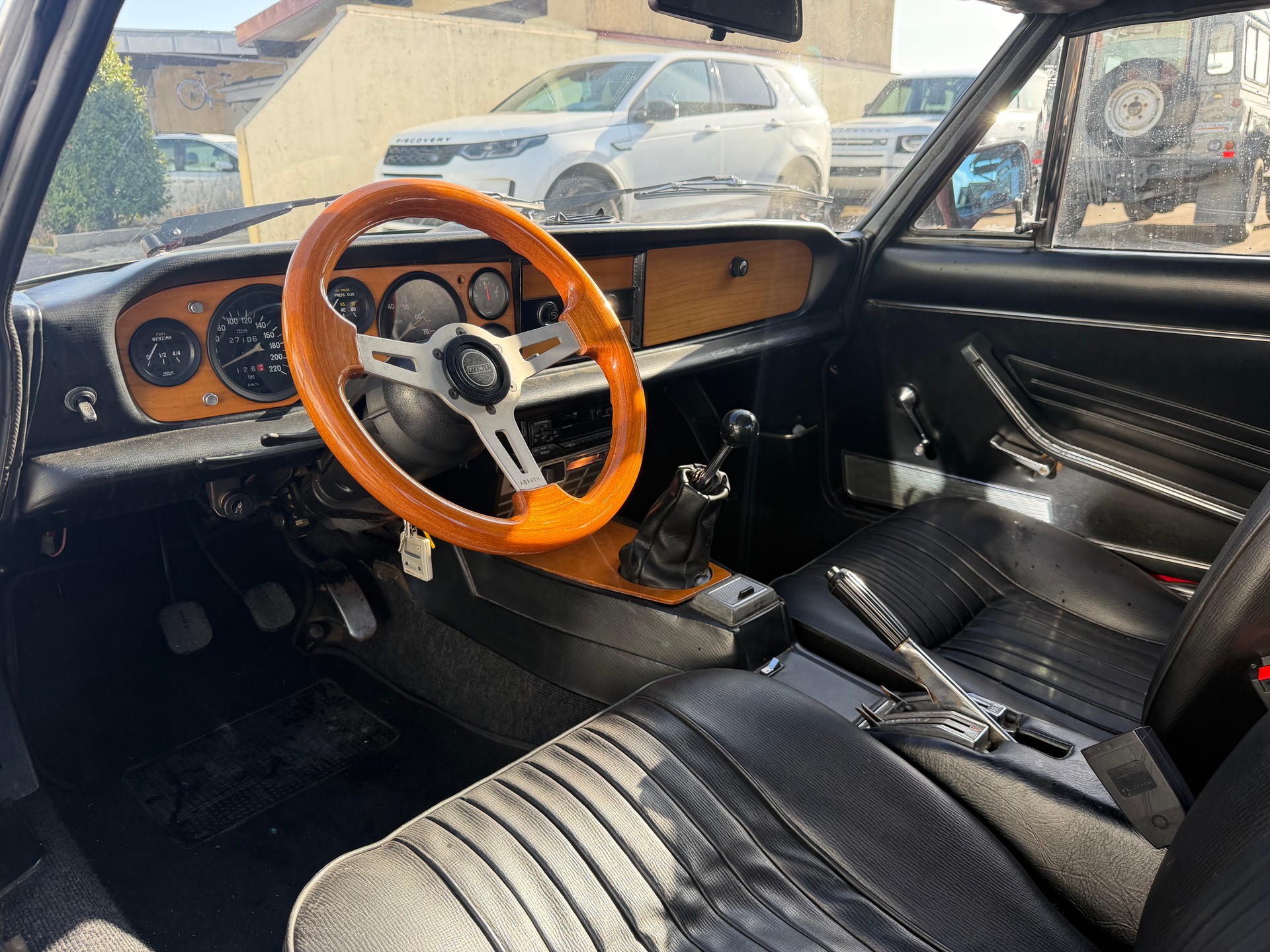 FIAT 124 Spider-image-11