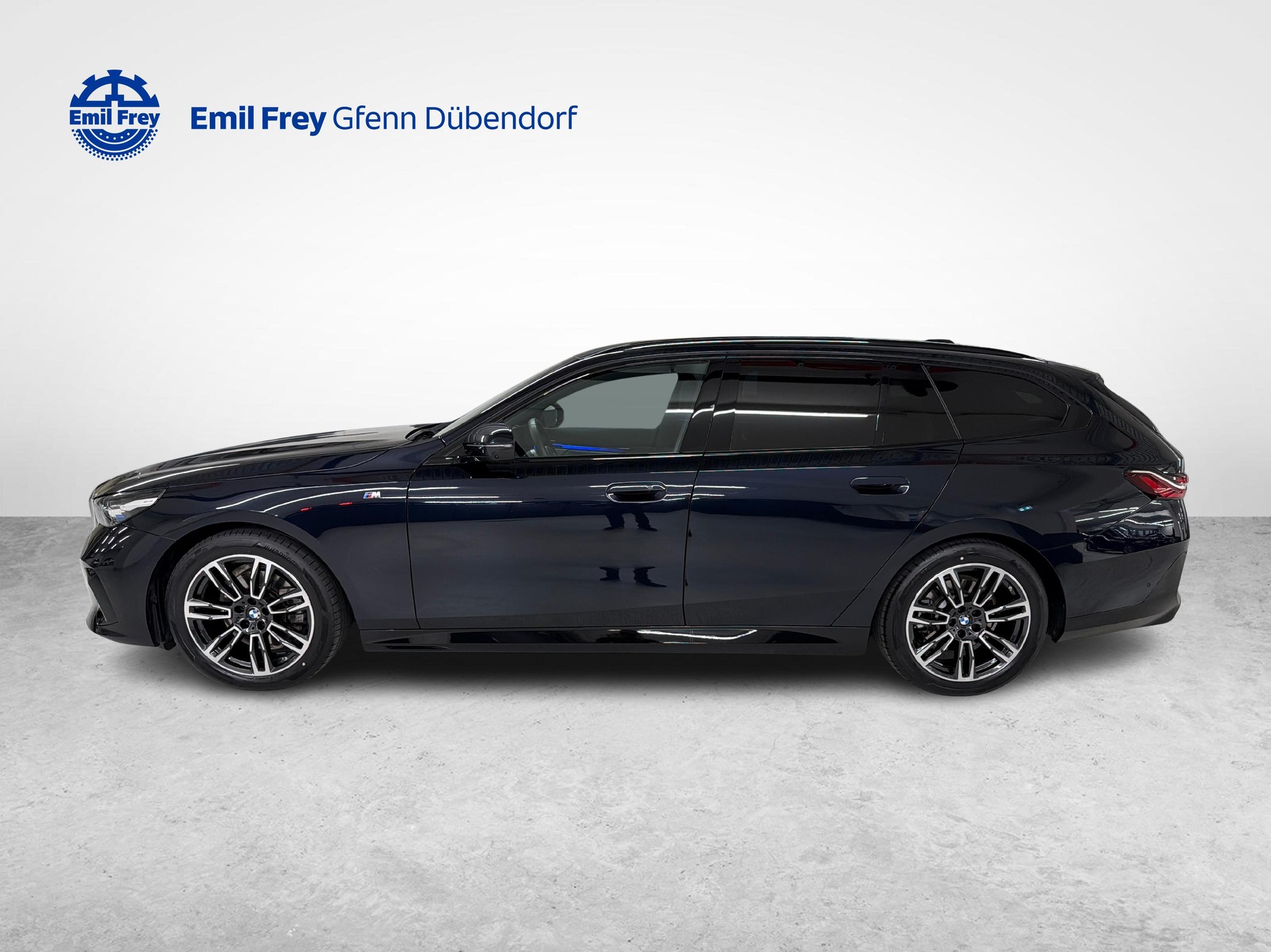 BMW 520d xDrive Touring-image-4