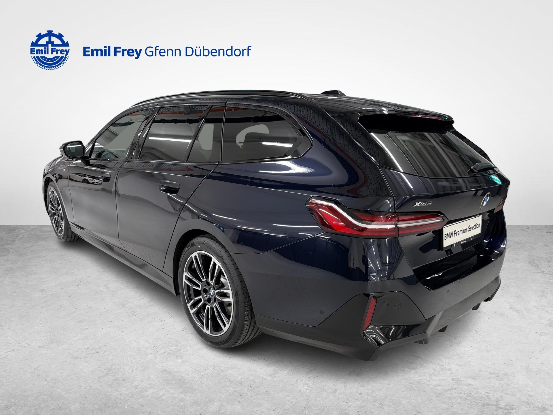 BMW 520d xDrive Touring-showroom-element-3