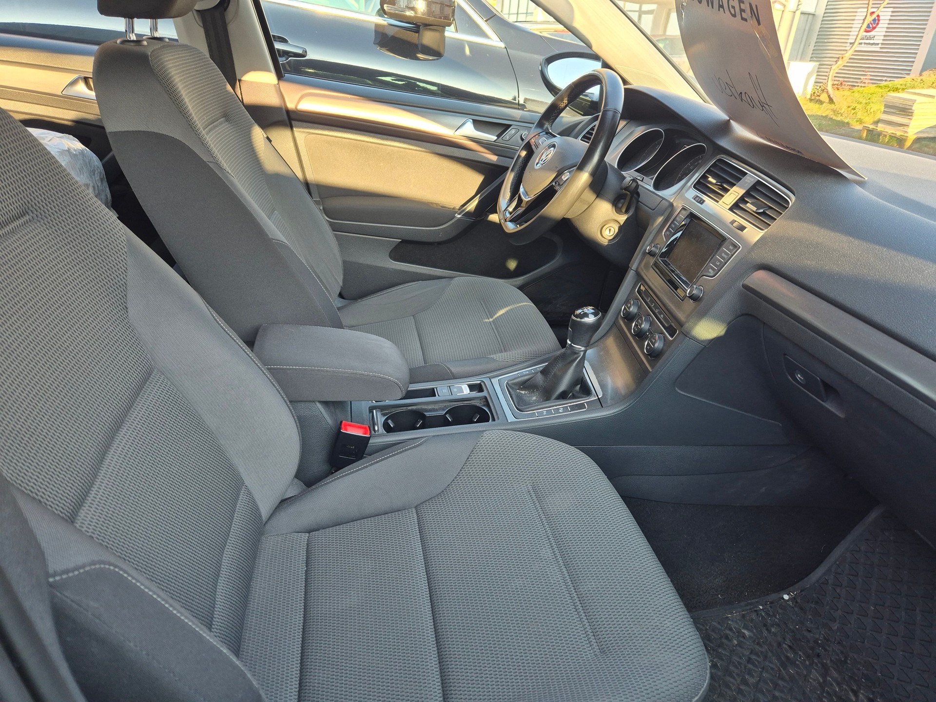 VW Golf 1.6 TDI Trendline 4Motion-image-5