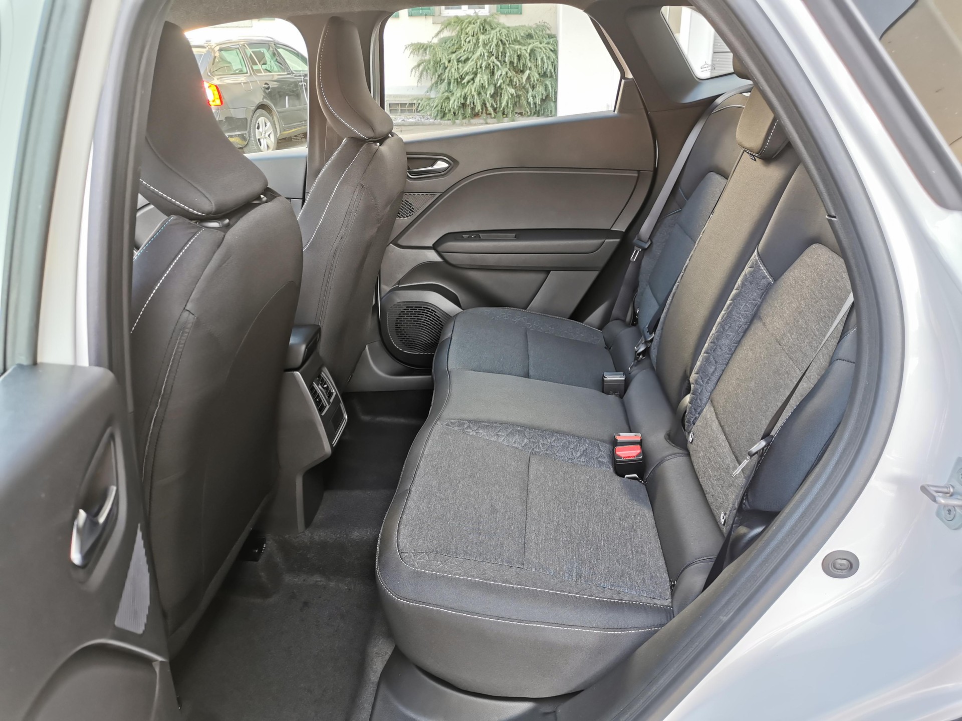 MITSUBISHI Grandis 1.8 HEV Invite+-image-9