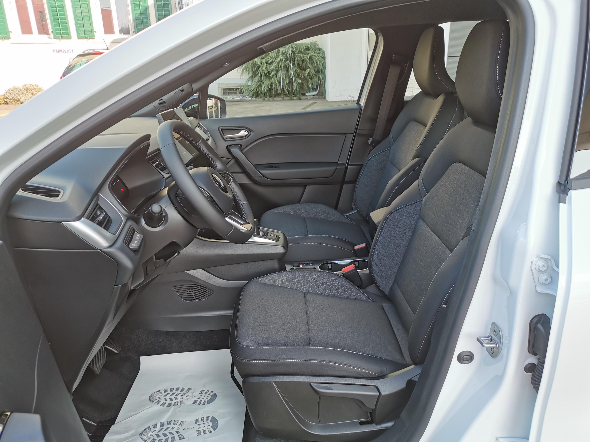 MITSUBISHI Grandis 1.8 HEV Invite+-image-7