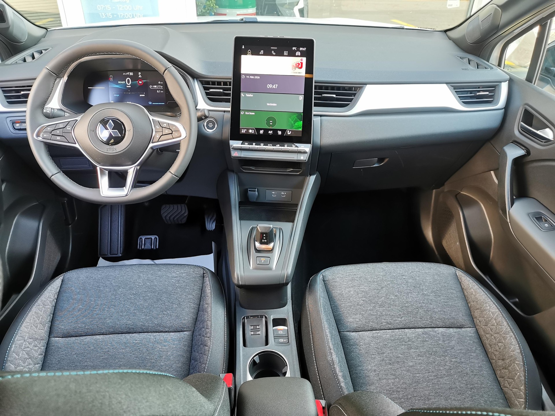 MITSUBISHI Grandis 1.8 HEV Invite+-image-8