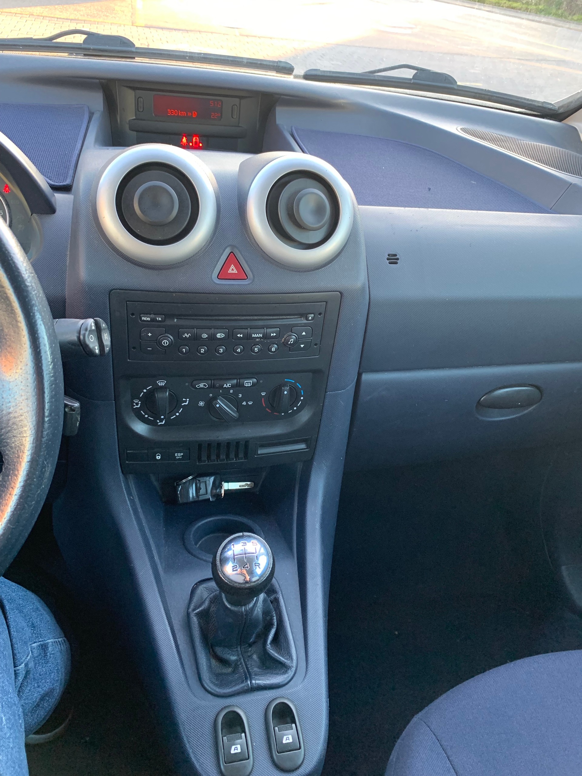 PEUGEOT 1007 1.4 HDI Trendy-image-6