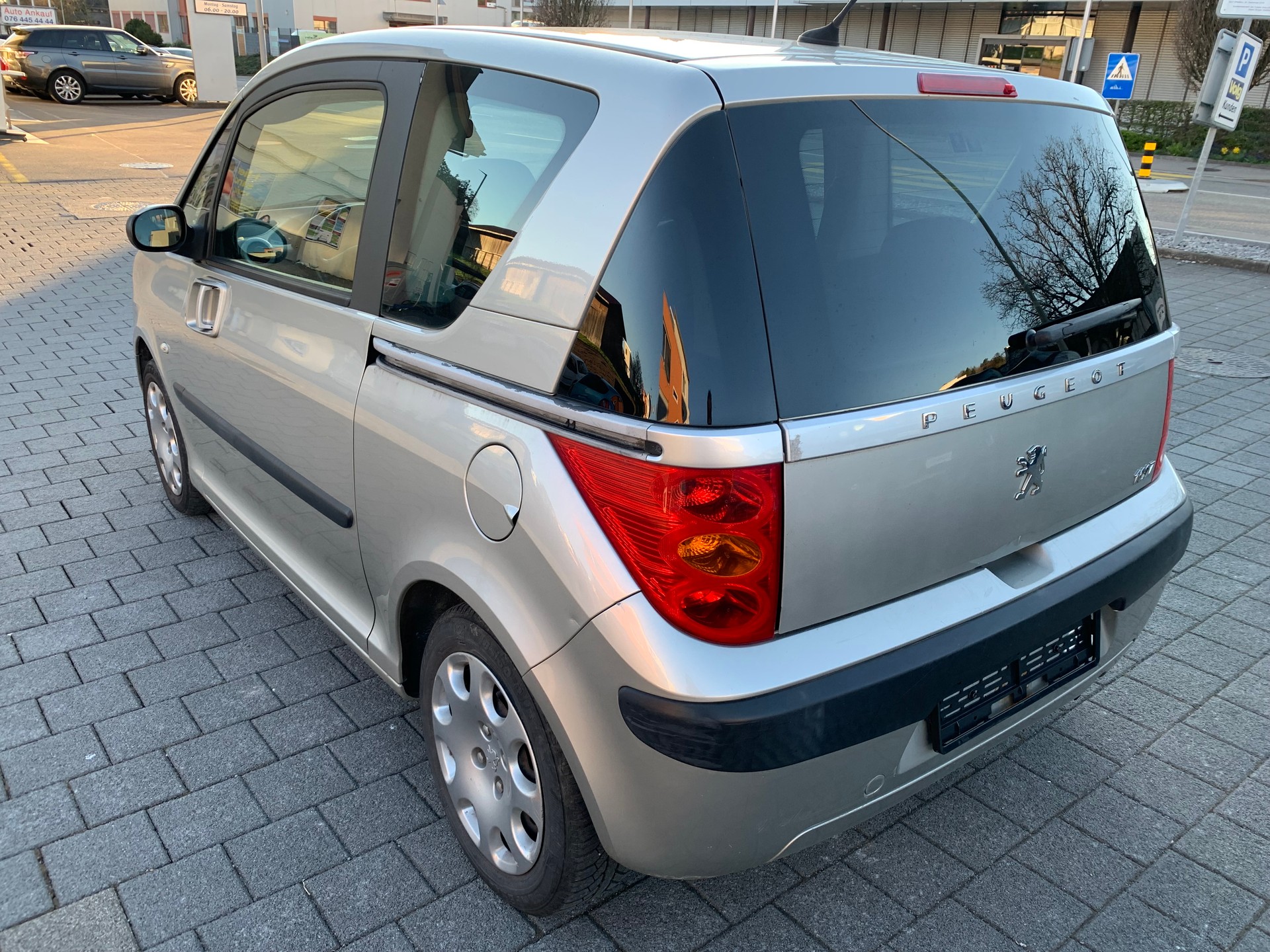 PEUGEOT 1007 1.4 HDI Trendy-image-2