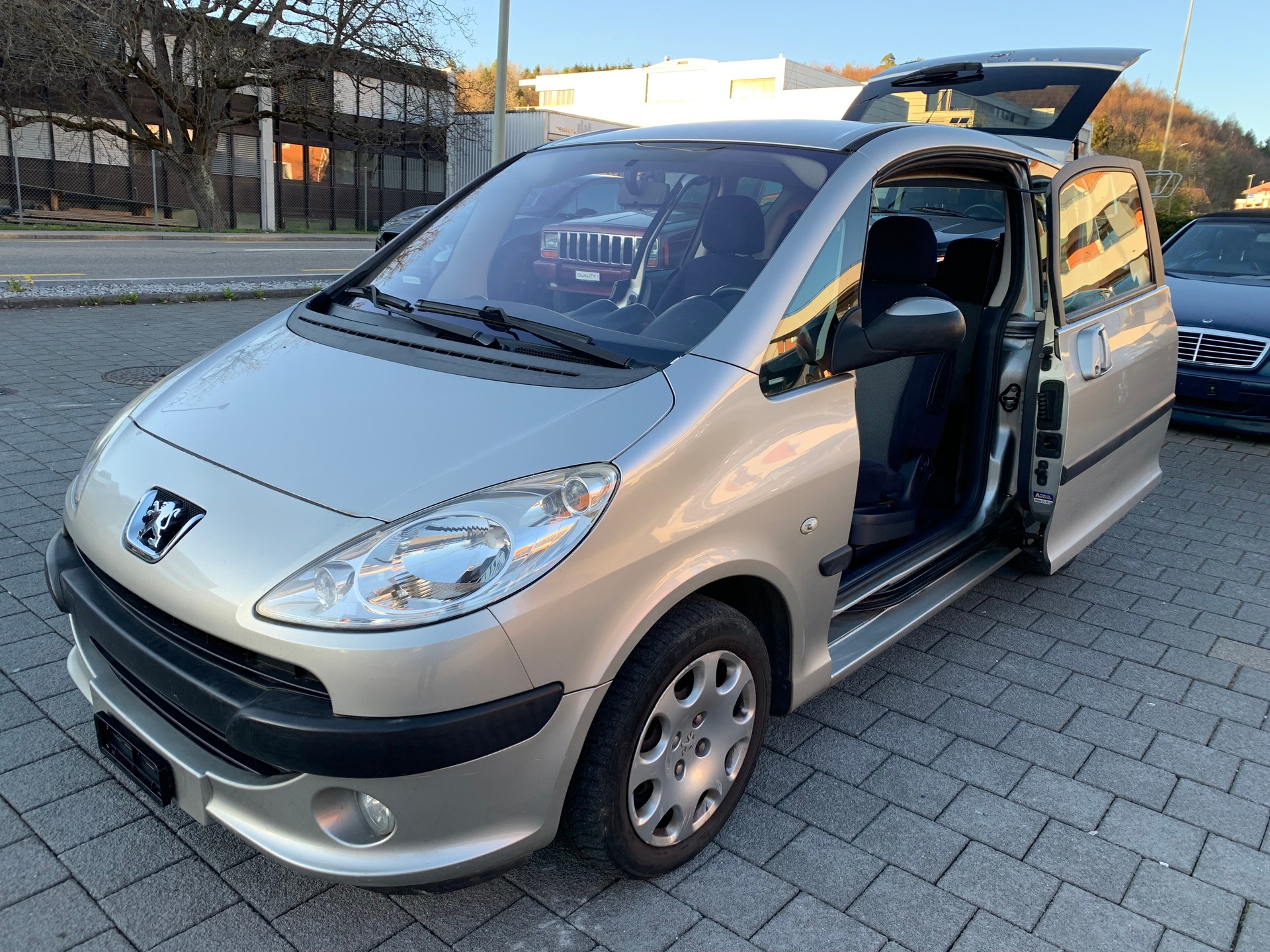 PEUGEOT 1007 1.4 HDI Trendy