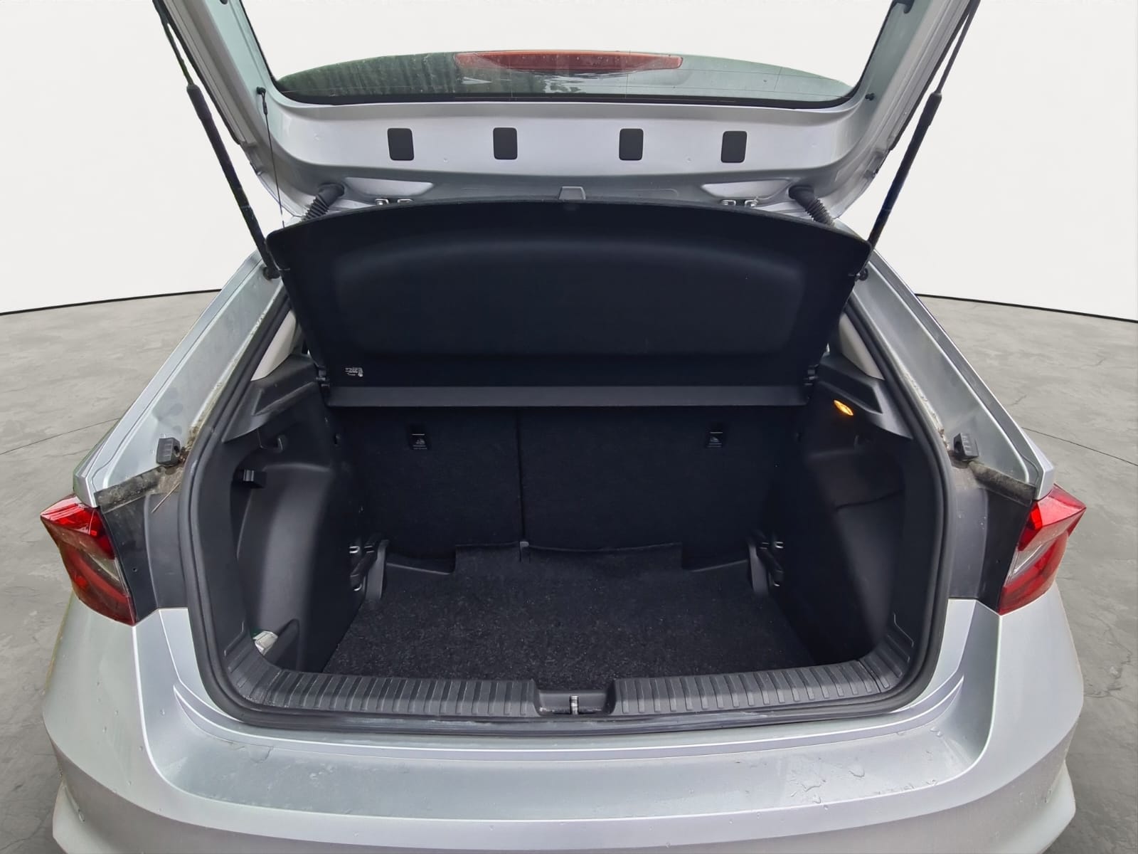 SKODA Fabia 1.0 TSI Young Edition-image-8