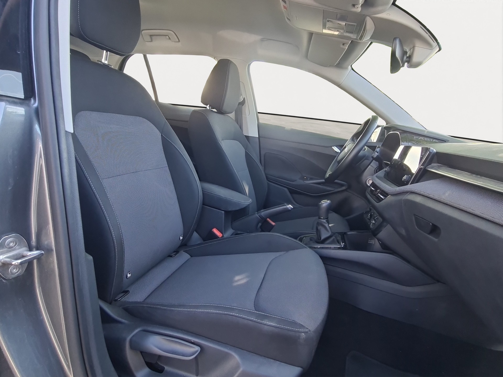 SKODA Fabia 1.0 TSI Young Edition-image-13