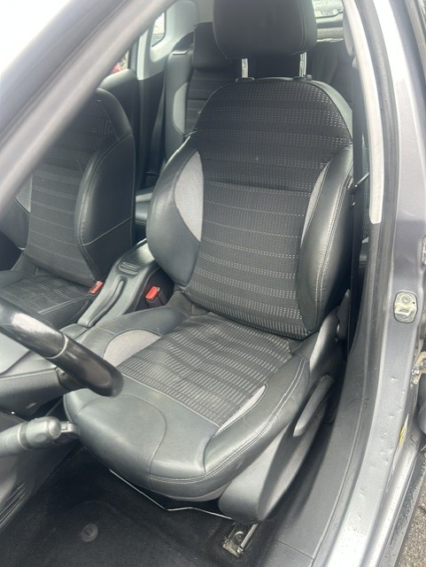 PEUGEOT 2008 1.6 VTI Allure Automatic-image-2