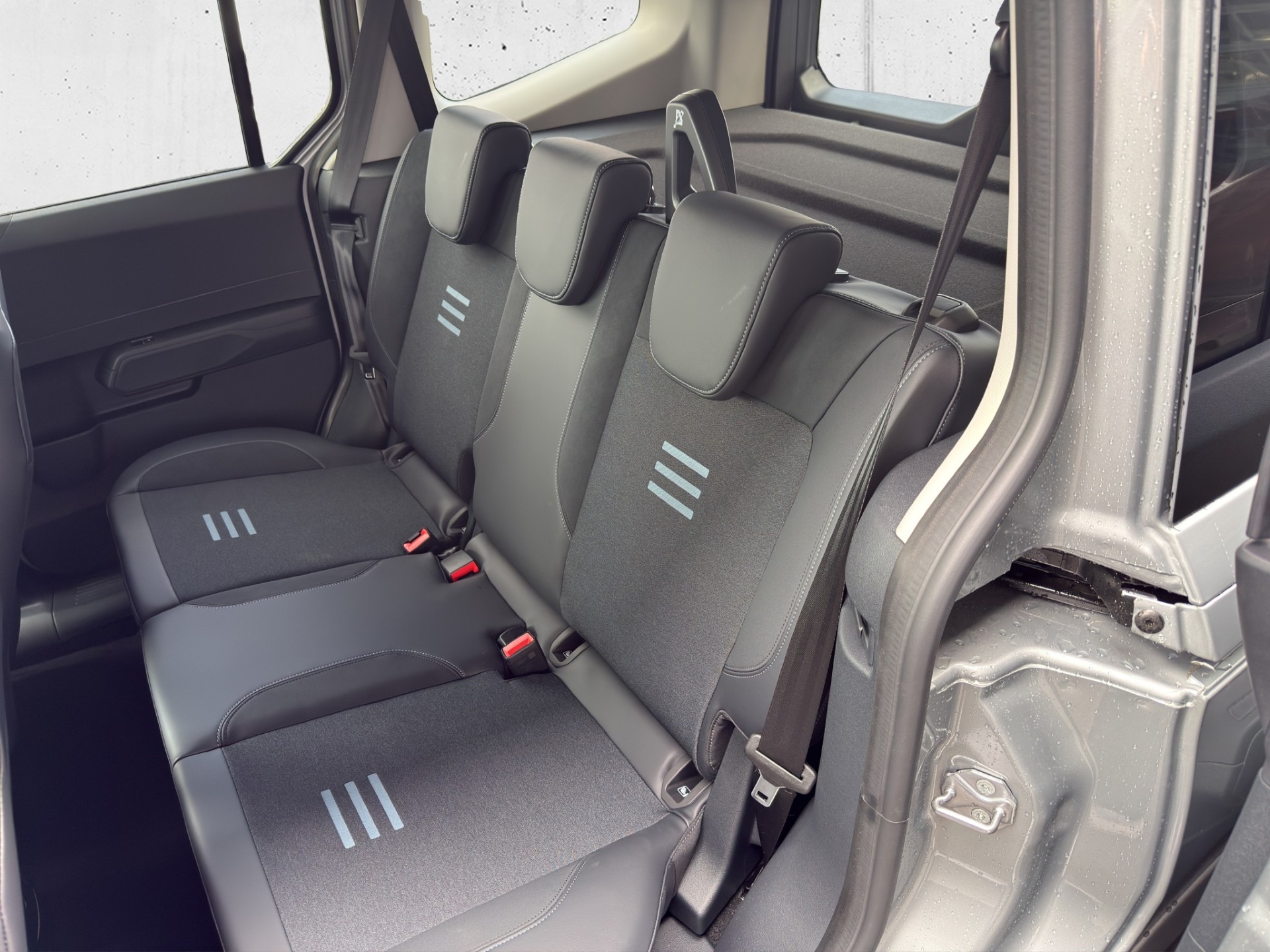 FORD E-Tourneo Courier Active-image-12