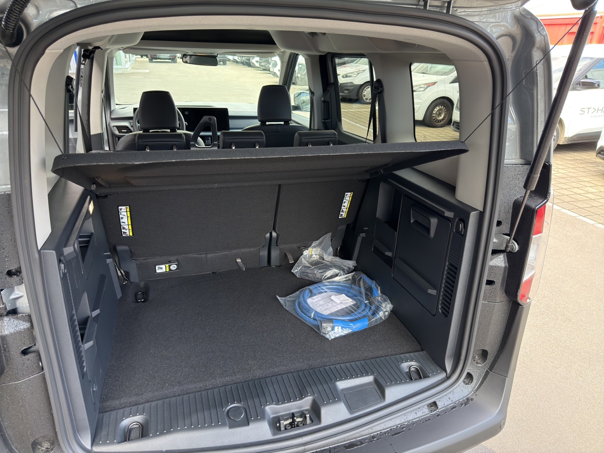 FORD E-Tourneo Courier Active-image-13
