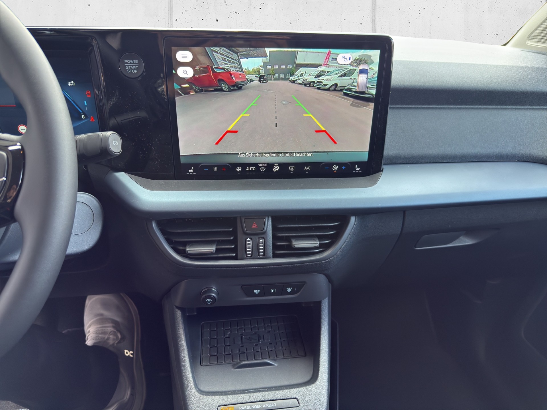 FORD E-Tourneo Courier Active-image-11