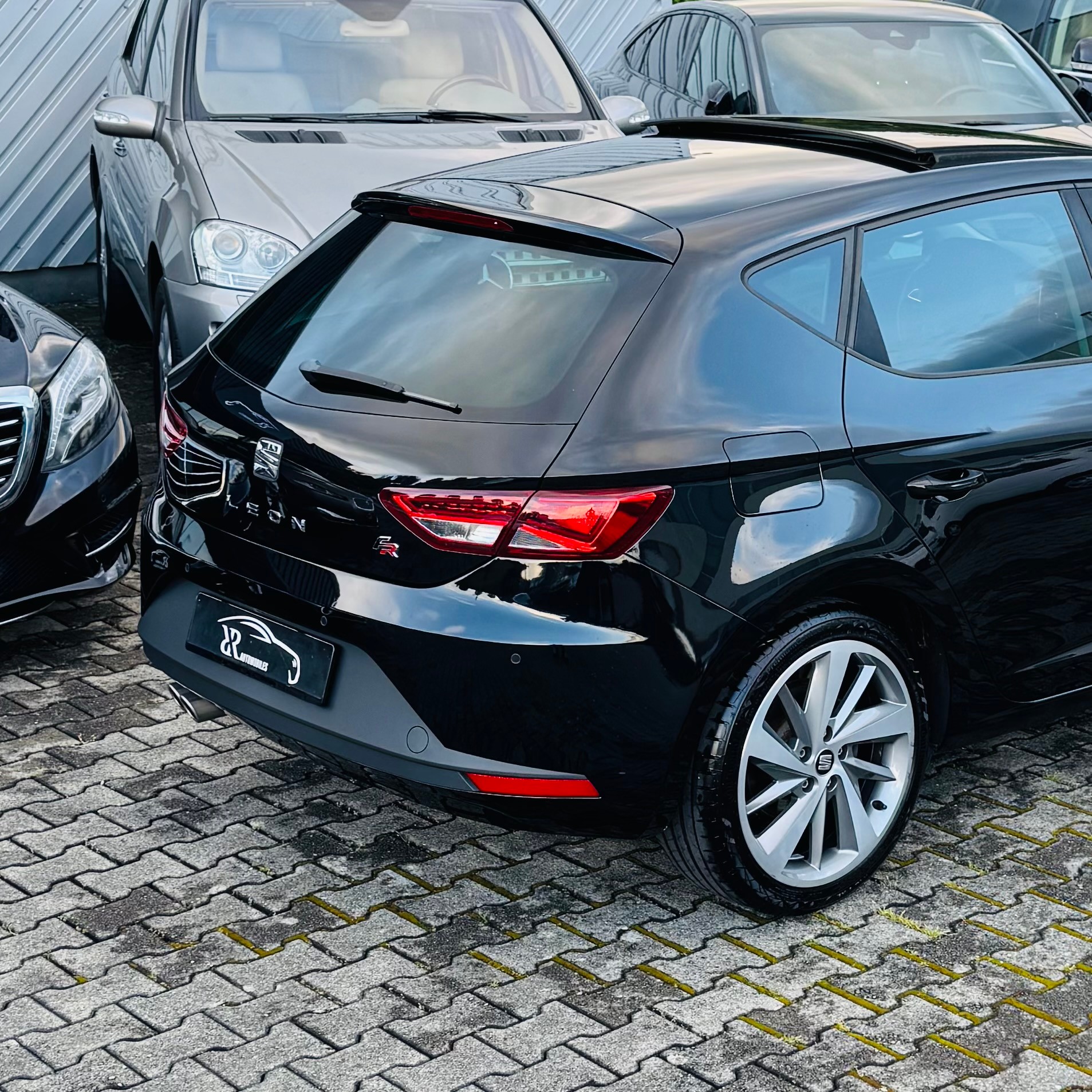 SEAT Leon 2.0 TDI FR Line-showroom-element-3