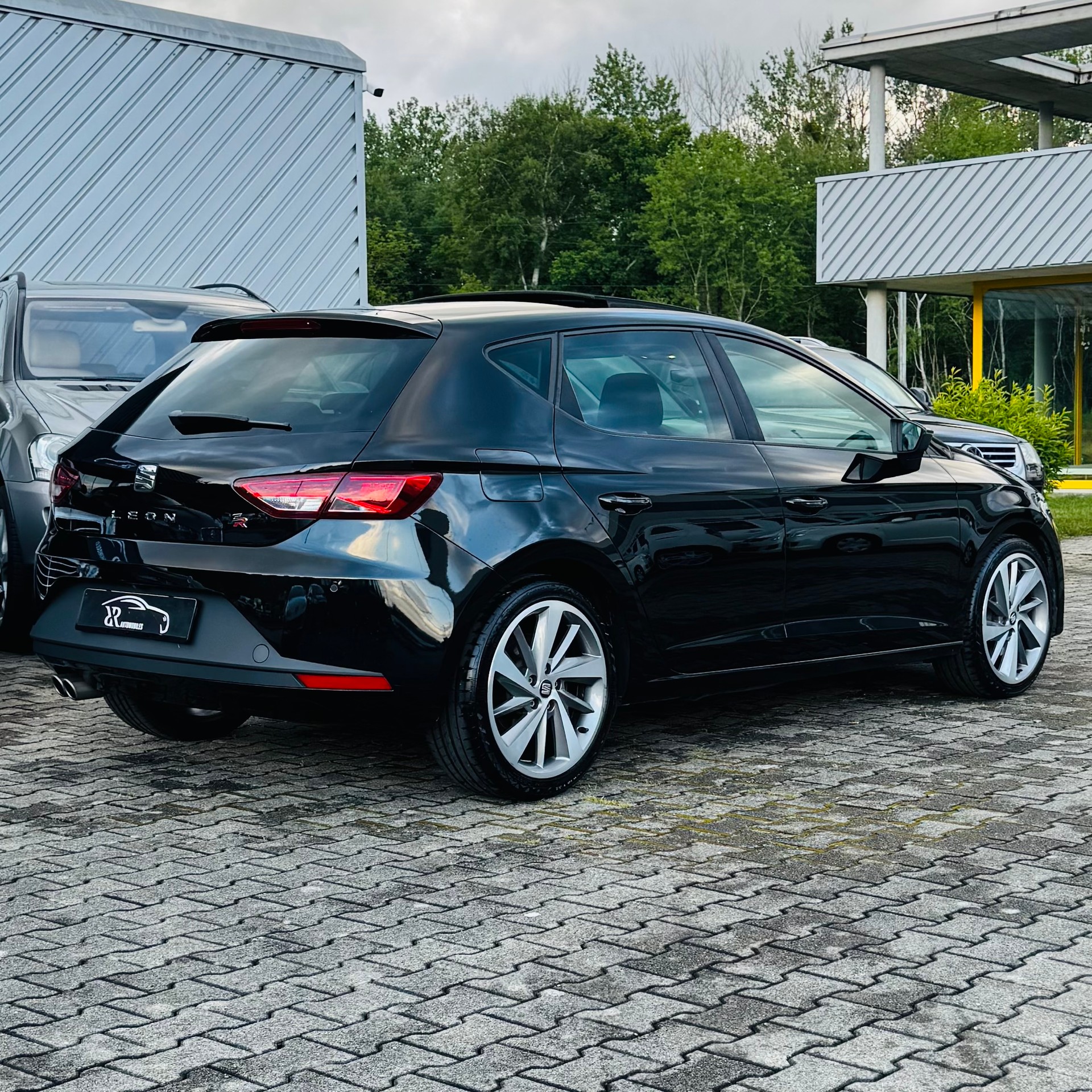 SEAT Leon 2.0 TDI FR Line-showroom-element-2