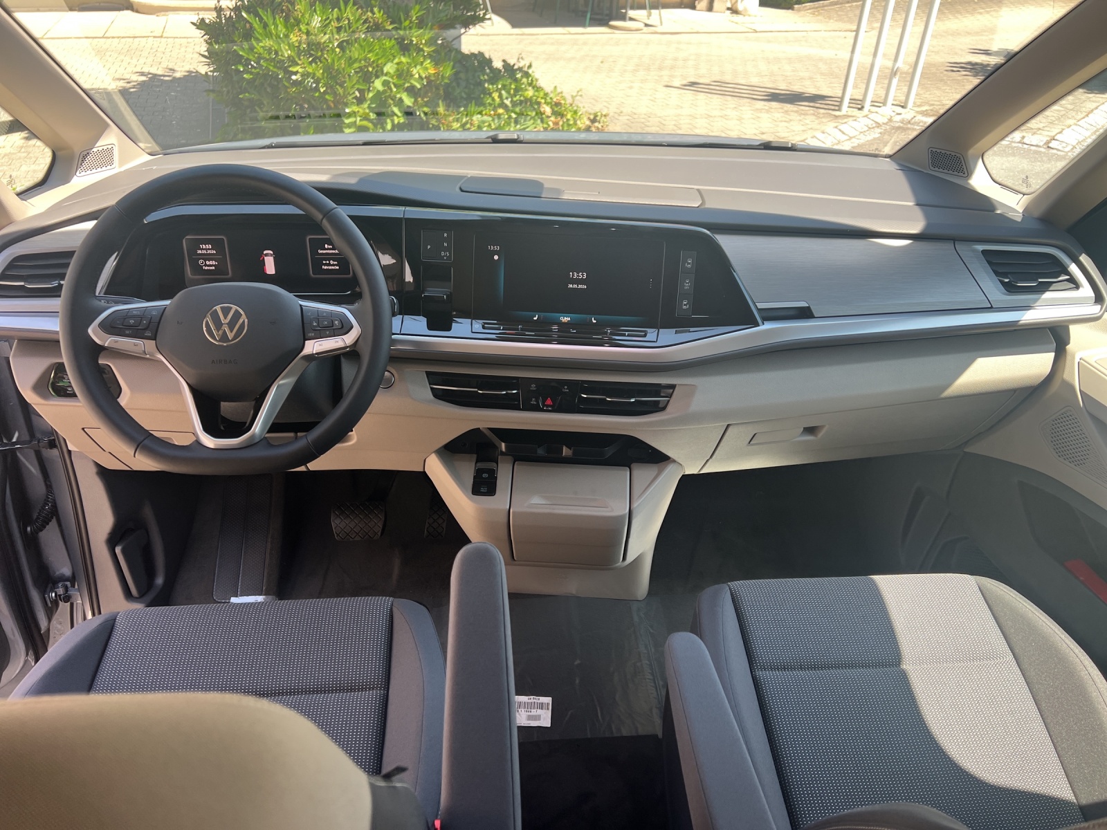 VW Multivan 2.0 TDI Life Edition DSG Lang-image-7