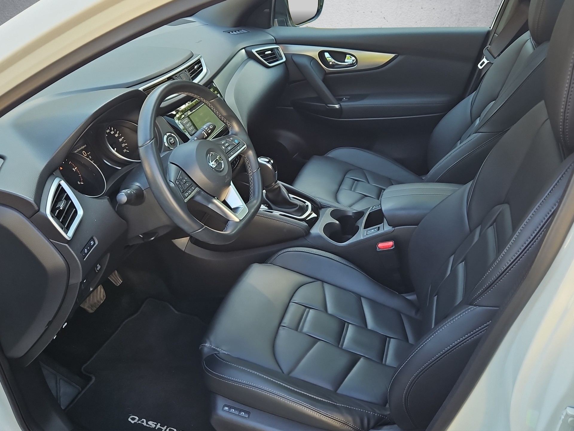 NISSAN Qashqai 1.7 dCi N-Tec 4x4-image-9