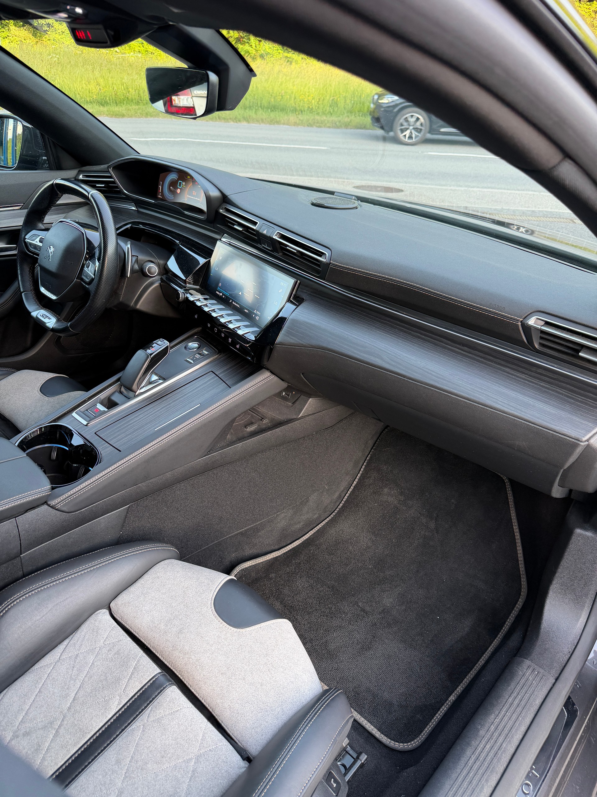 PEUGEOT 508 SW 1.6 PHEV GT EAT8-image-9