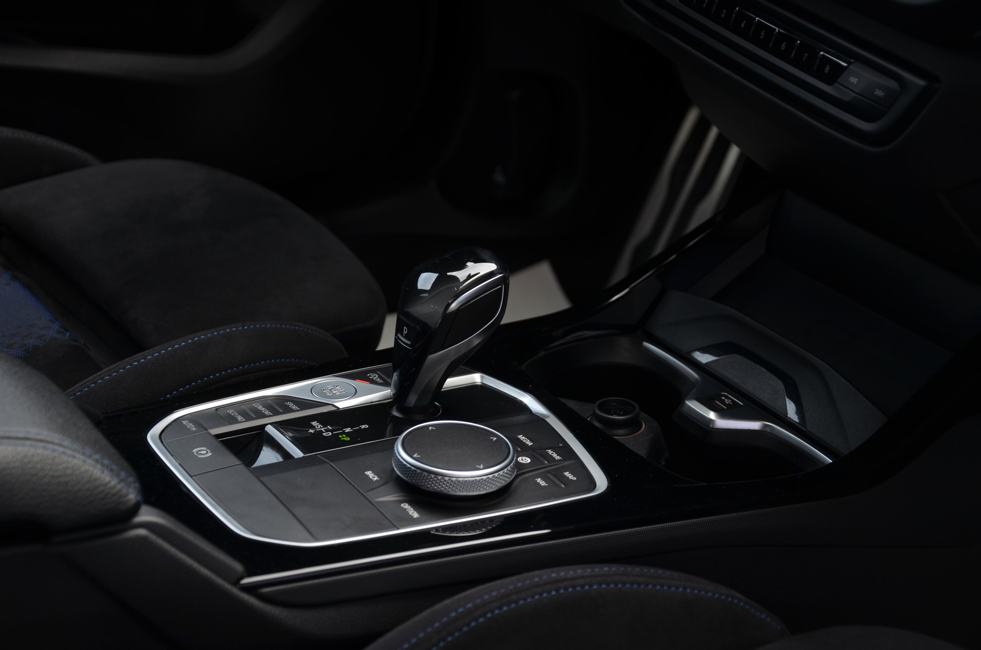 BMW 118i M Sport Steptronic*Frisch ab MFK,1 Jahr oder 20000km Garantie auf Motor und Getriebe*-image-17