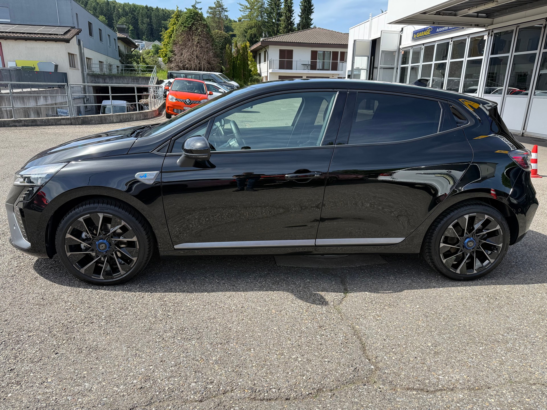 RENAULT Clio 1.6 E-Tech Esprit Alpine-showroom-element-2