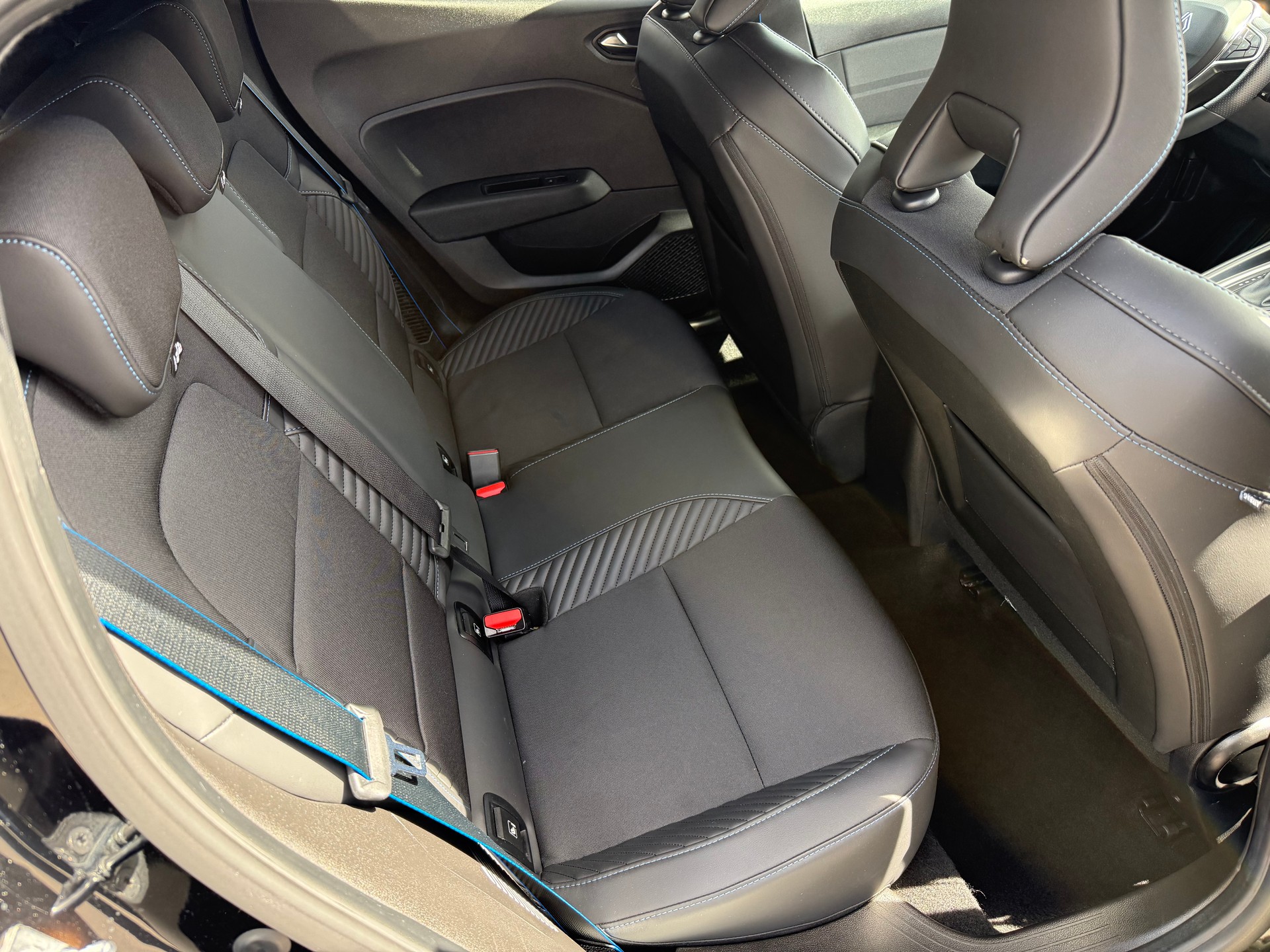 RENAULT Clio 1.6 E-Tech Esprit Alpine-image-11