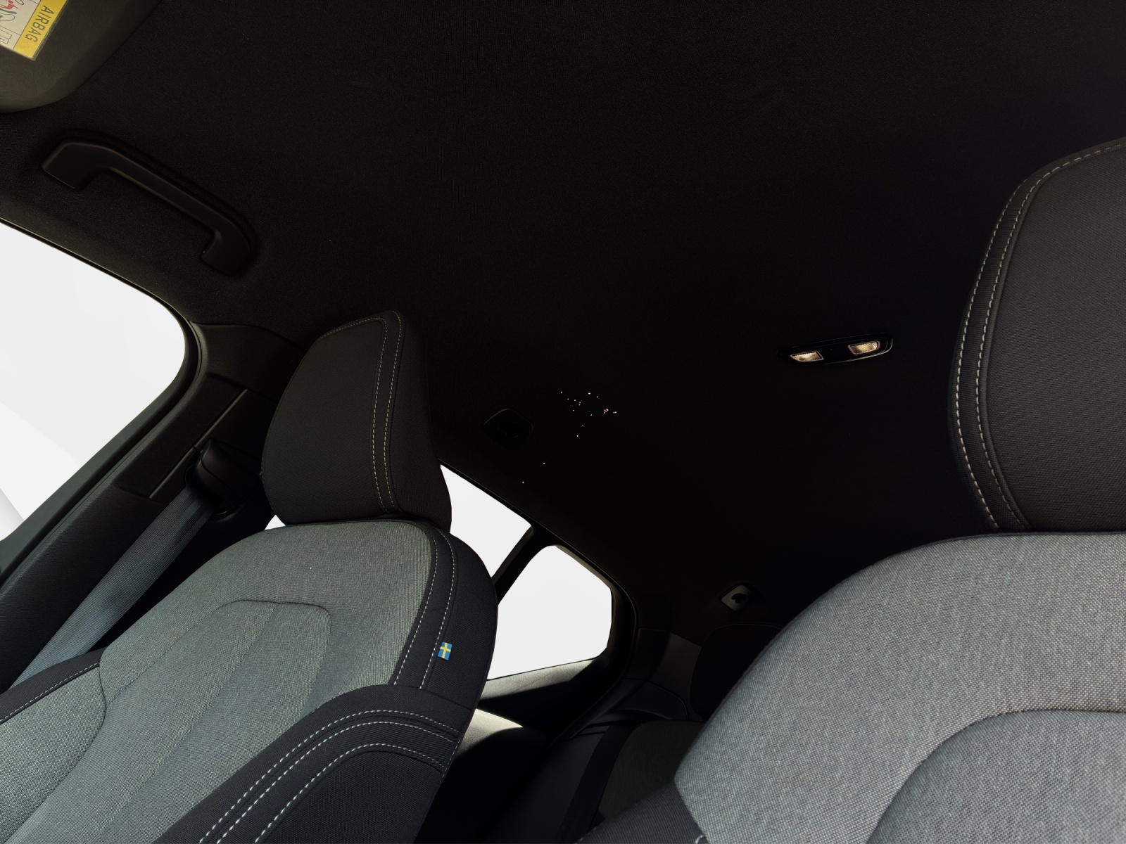 VOLVO XC40 2.0 B3 MH Plus Dark-image-19