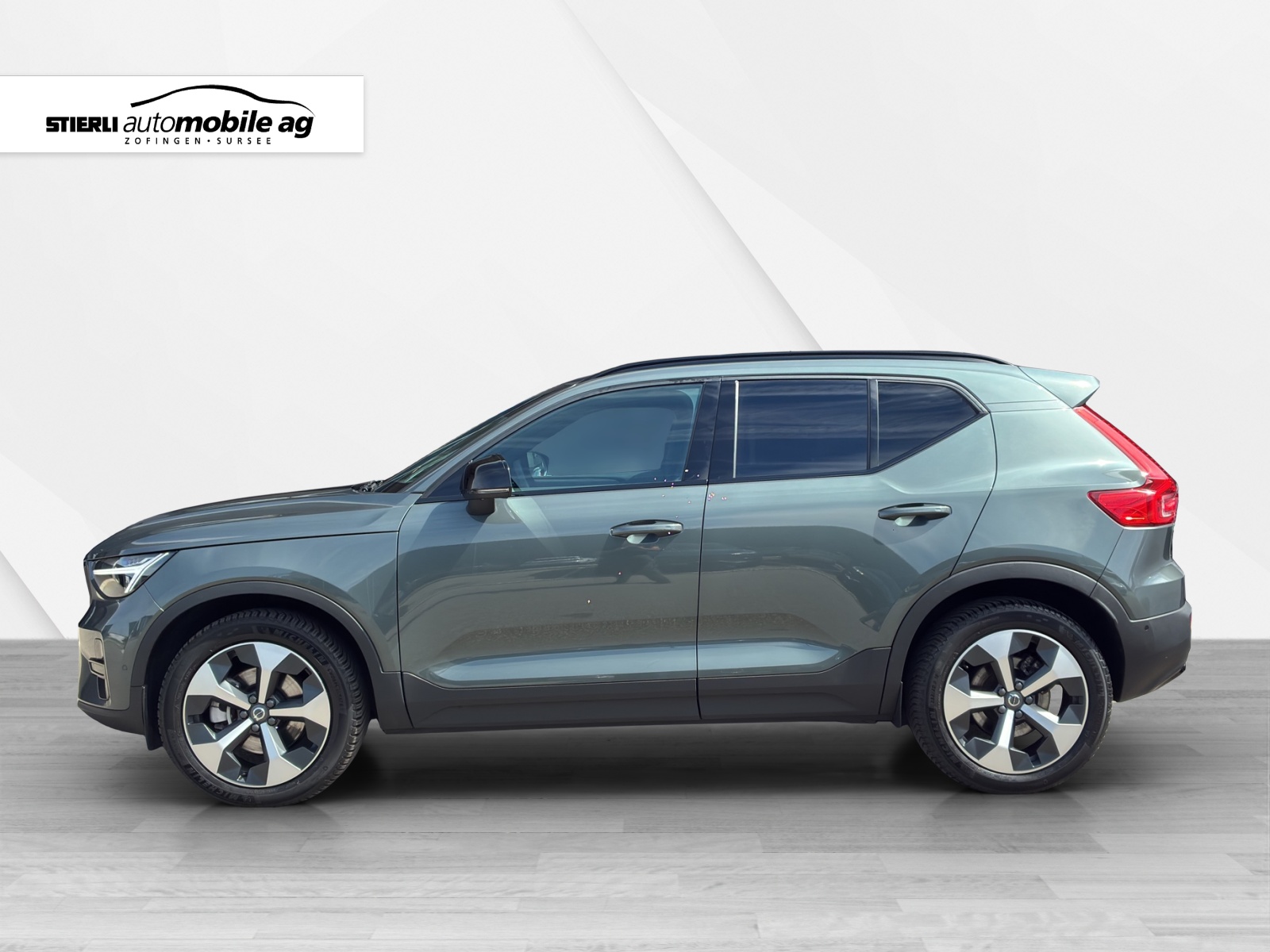 VOLVO XC40 2.0 B3 MH Plus Dark-image-7