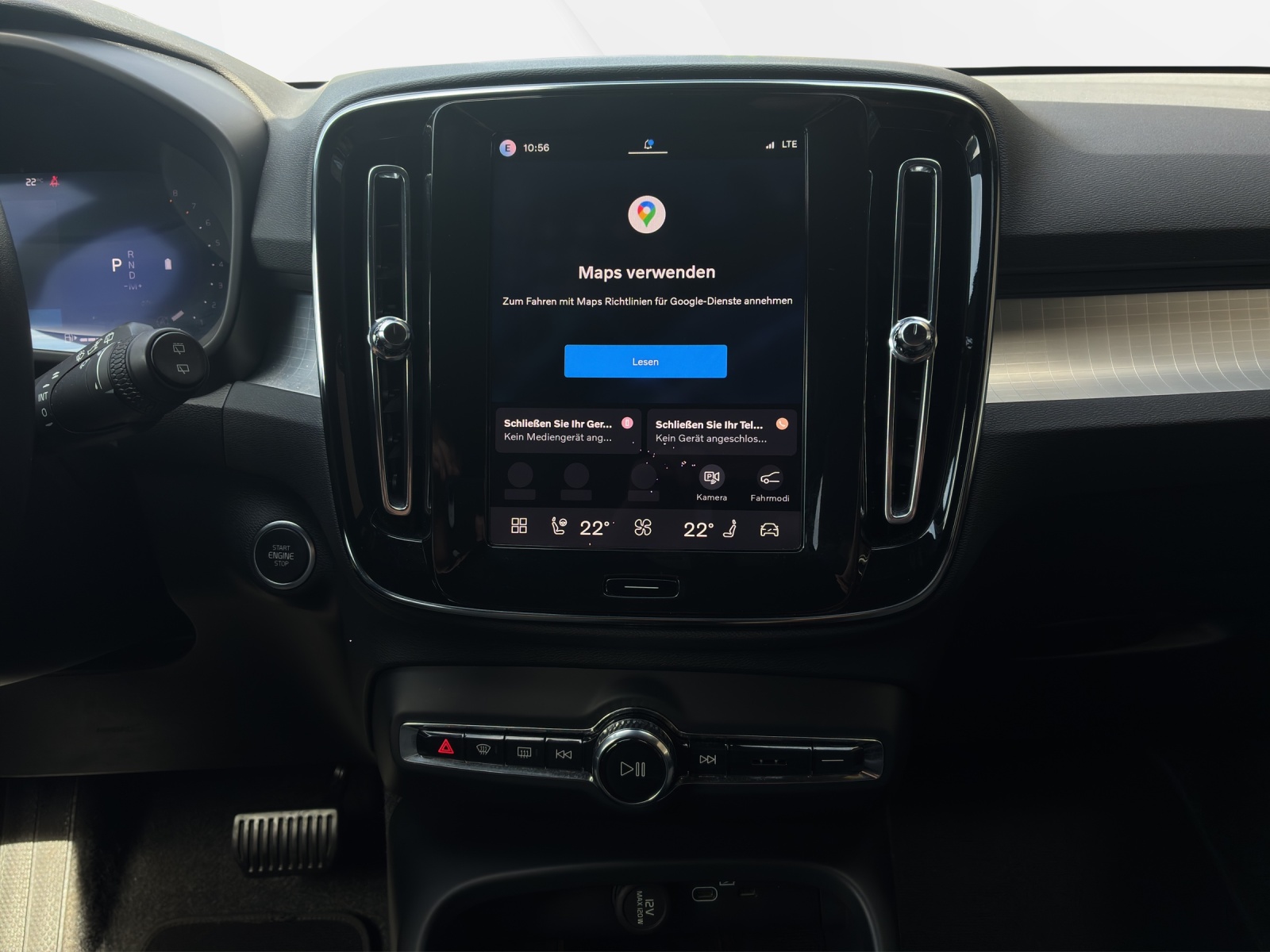 VOLVO XC40 2.0 B3 MH Plus Dark-image-12