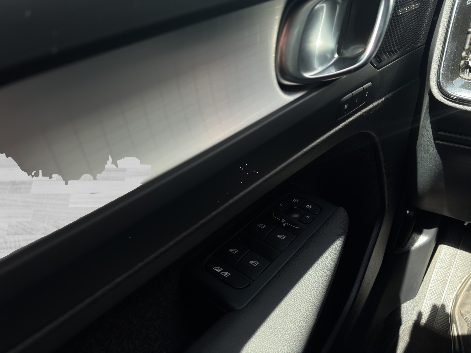 VOLVO XC40 2.0 B3 MH Plus Dark-image-15