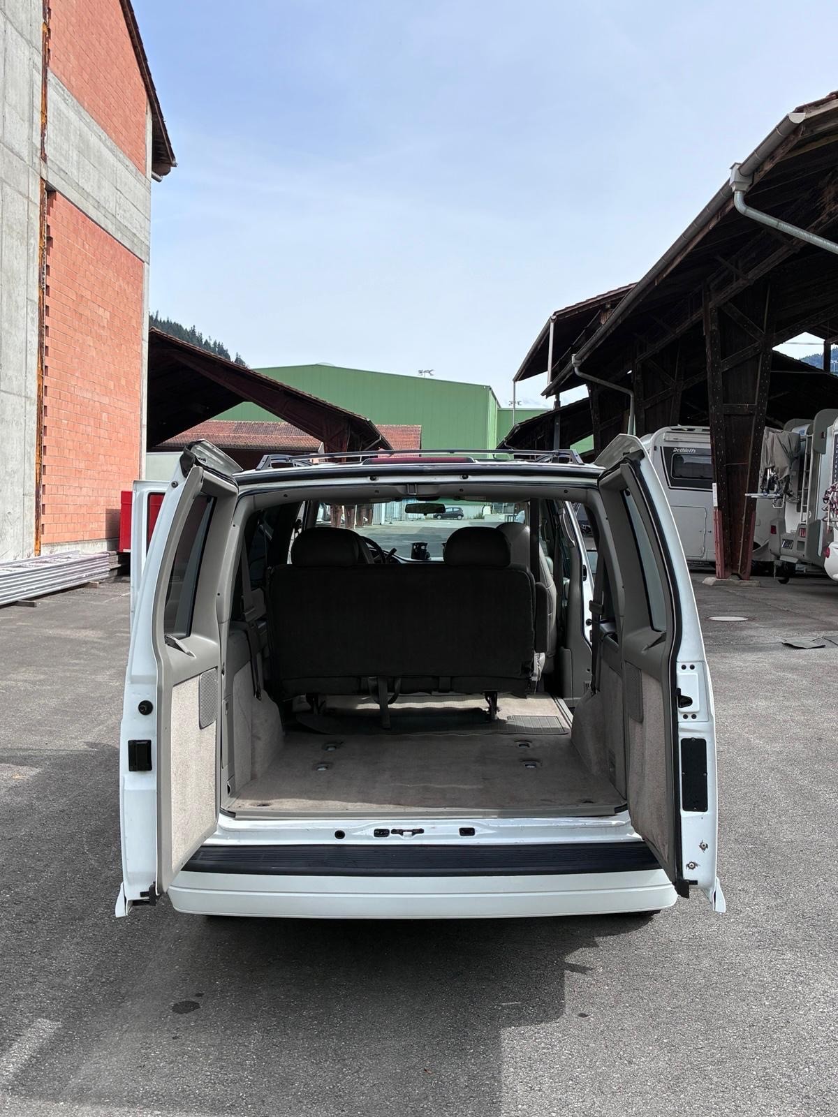 GMC Safari 2000-image-11