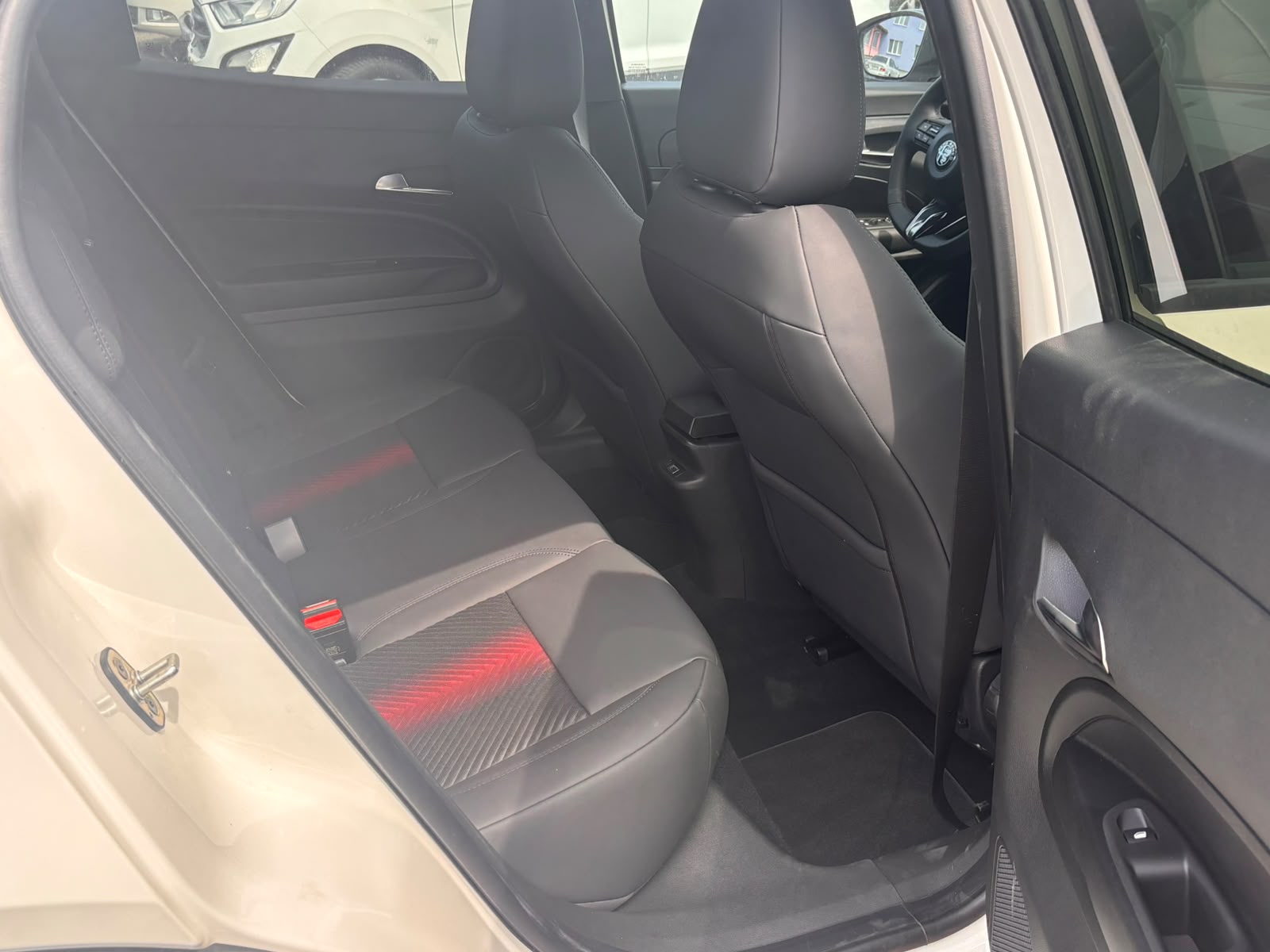 ALFA ROMEO Junior 1.2 48V Hybrid Q4-image-12